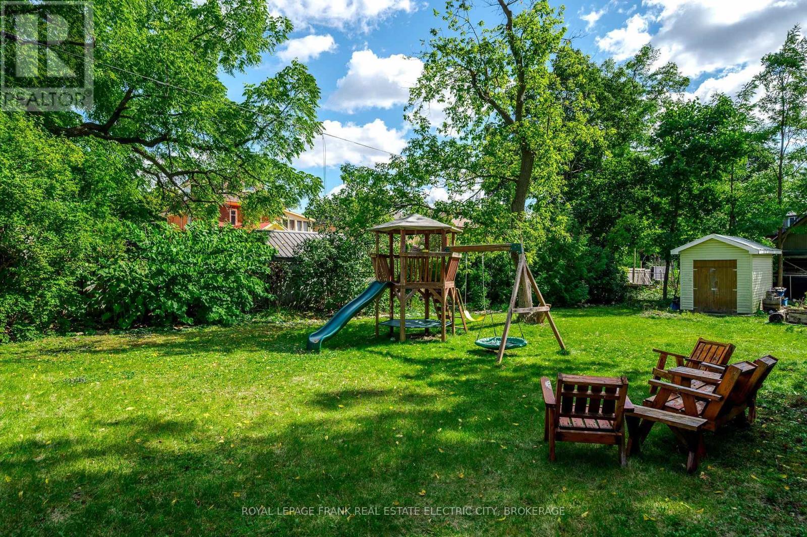 












551 WELLER STREET

,
Peterborough (Downtown),




Ontario
K9H2N9

