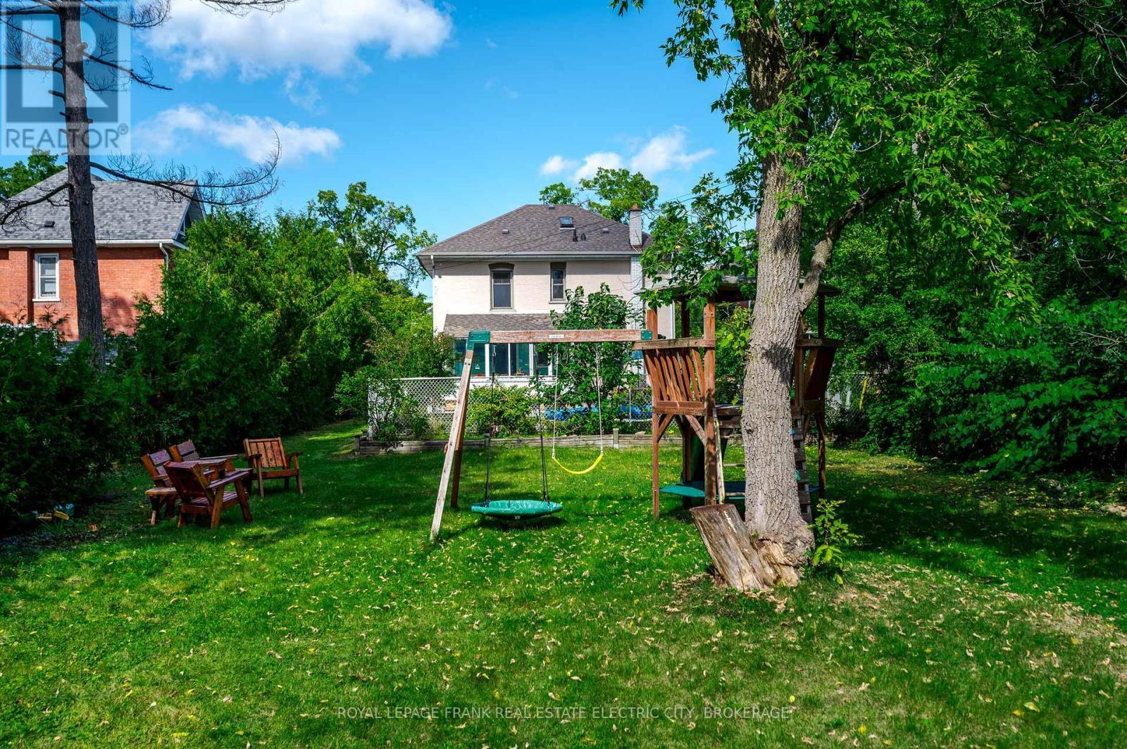 












551 WELLER STREET

,
Peterborough (Downtown),




Ontario
K9H2N9


