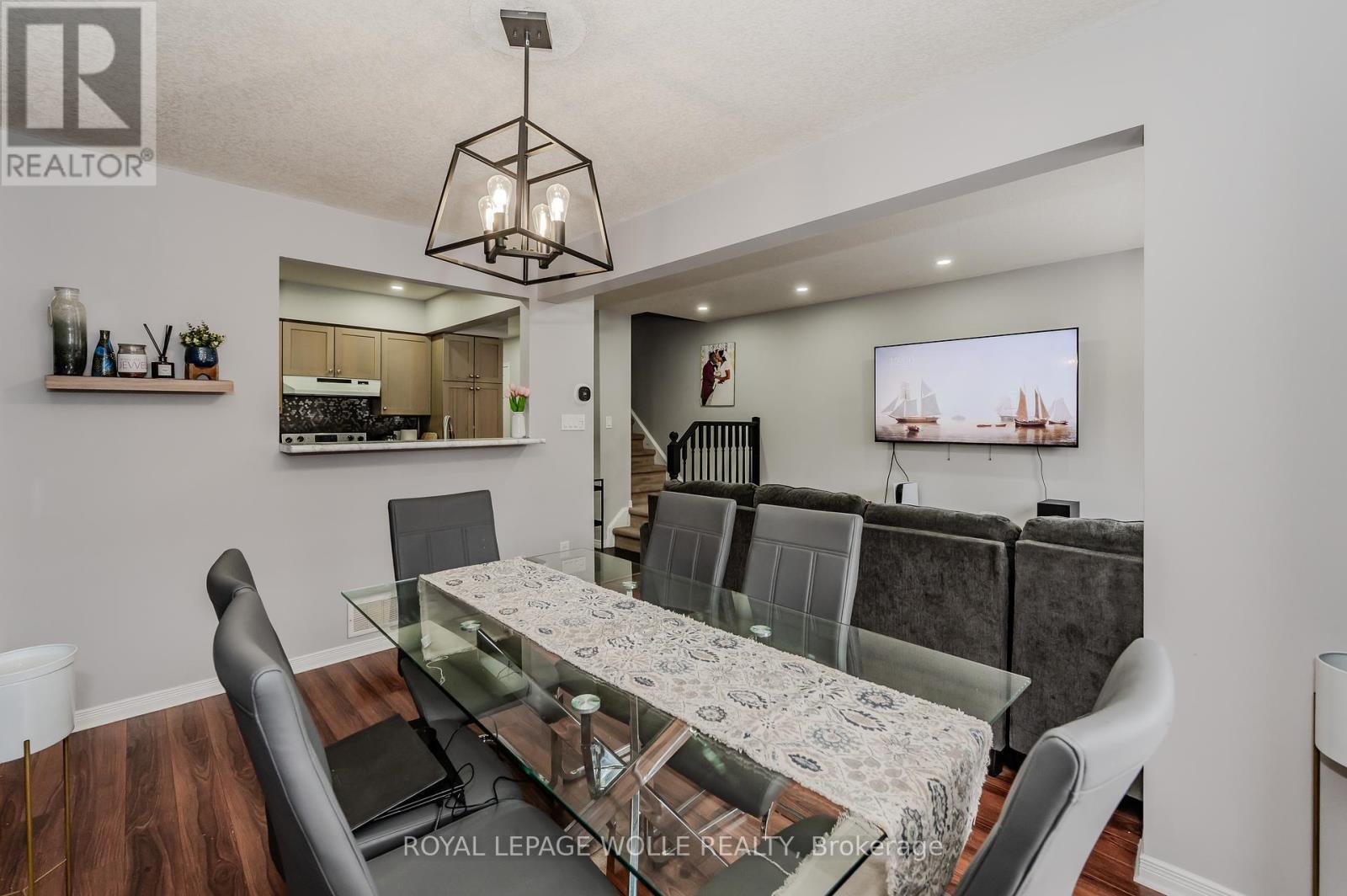












20 - 120 DUDHOPE AVENUE

,
Cambridge,




Ontario
N1R4T7


