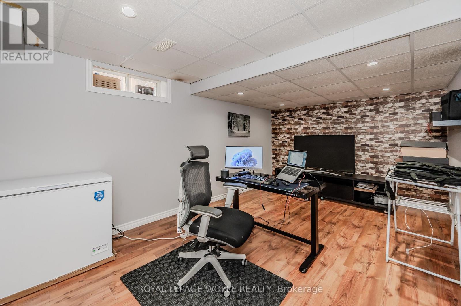 












20 - 120 DUDHOPE AVENUE

,
Cambridge,




Ontario
N1R4T7

