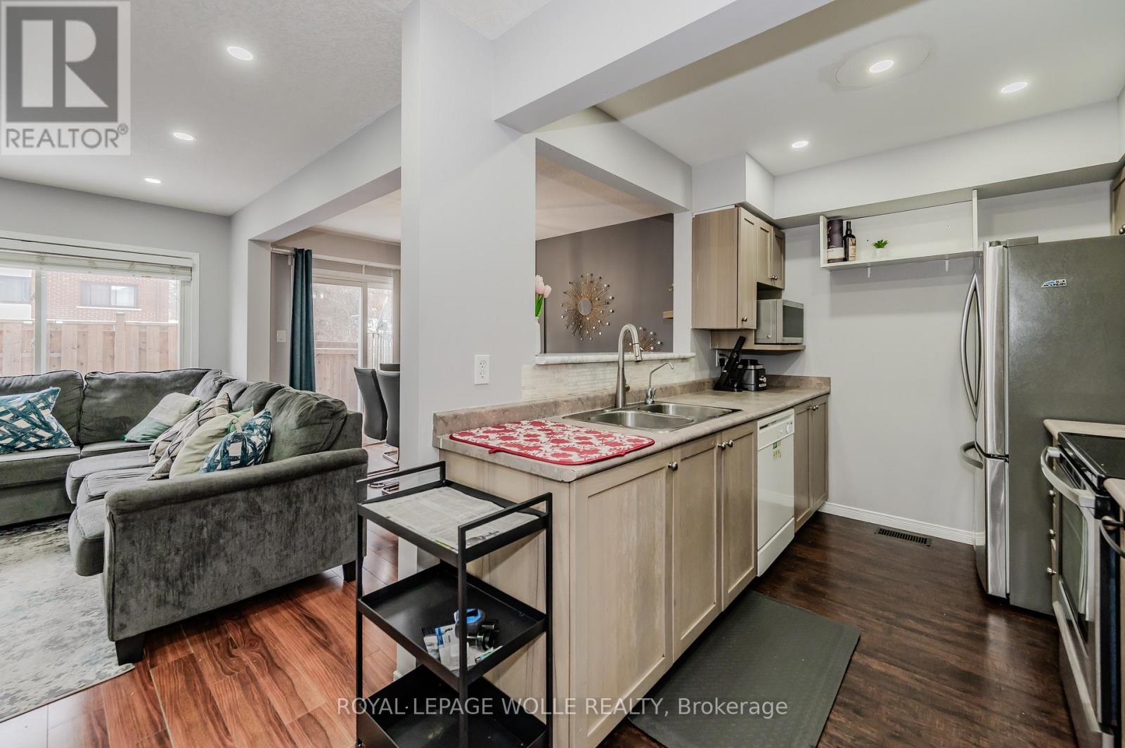 












20 - 120 DUDHOPE AVENUE

,
Cambridge,




Ontario
N1R4T7

