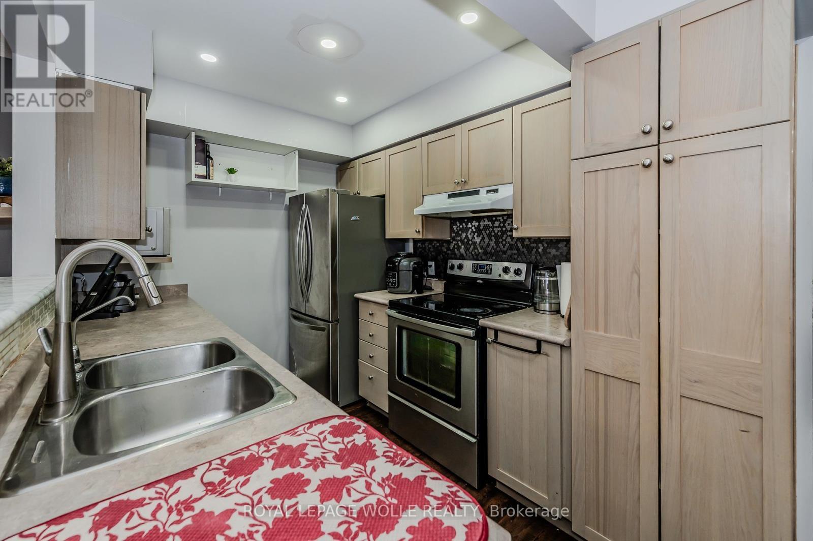 












20 - 120 DUDHOPE AVENUE

,
Cambridge,




Ontario
N1R4T7

