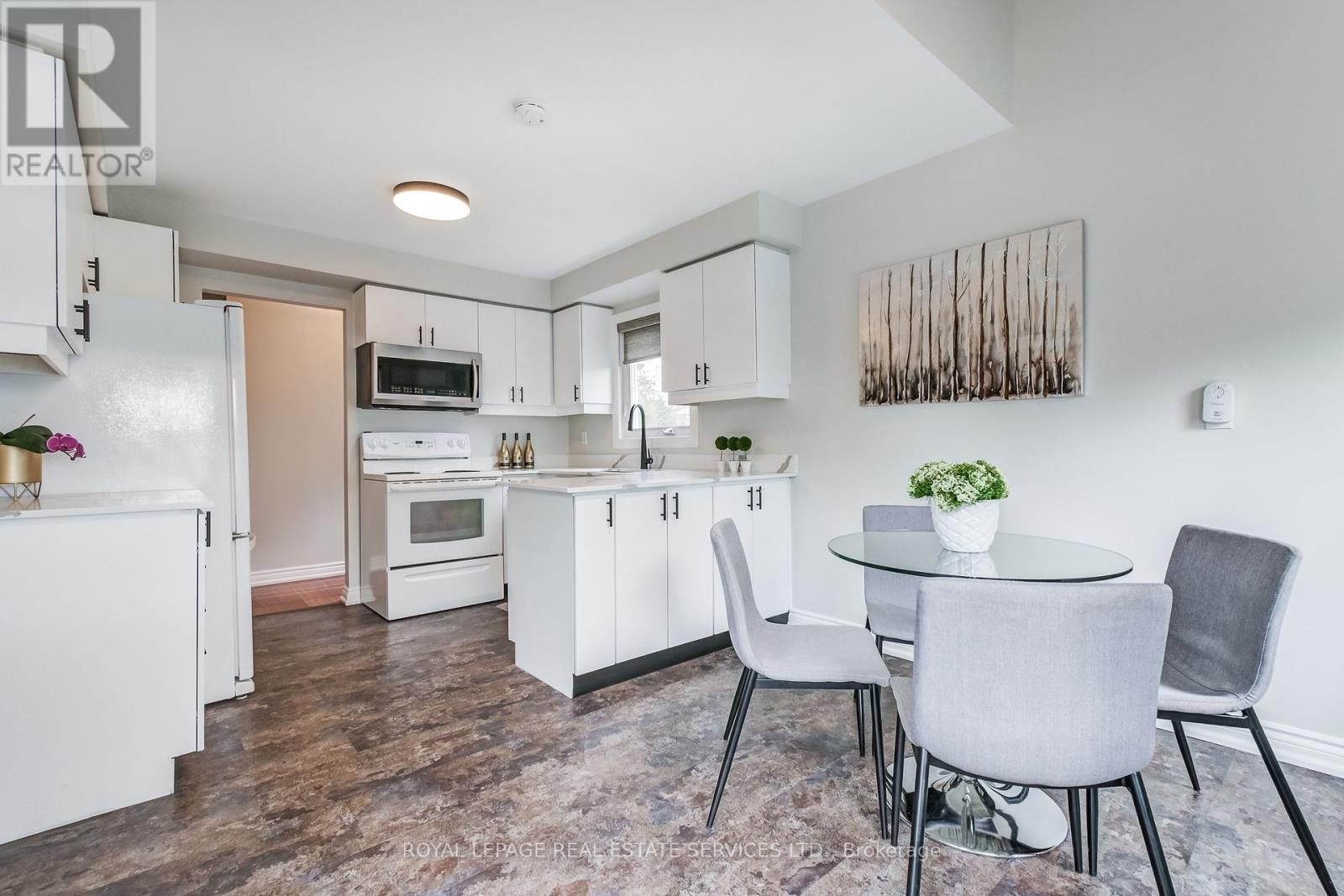 












1434 QUEENSBURY CRESCENT

,
Oakville,




Ontario
L6H4G8

