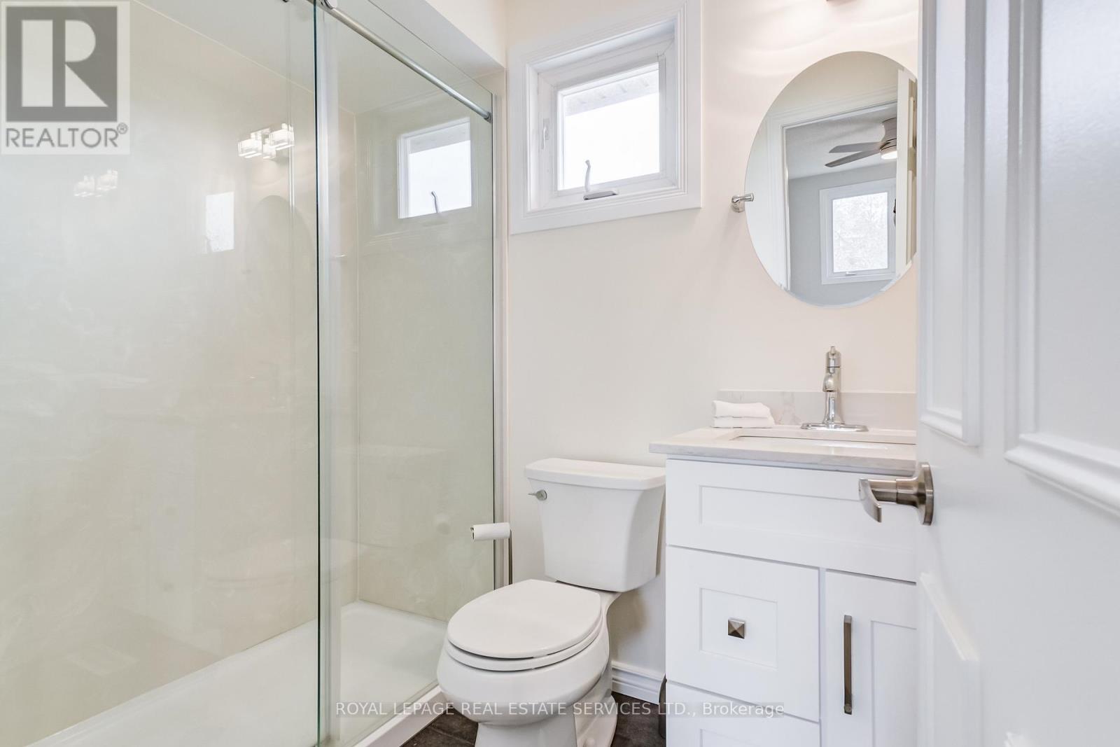 












1434 QUEENSBURY CRESCENT

,
Oakville,




Ontario
L6H4G8

