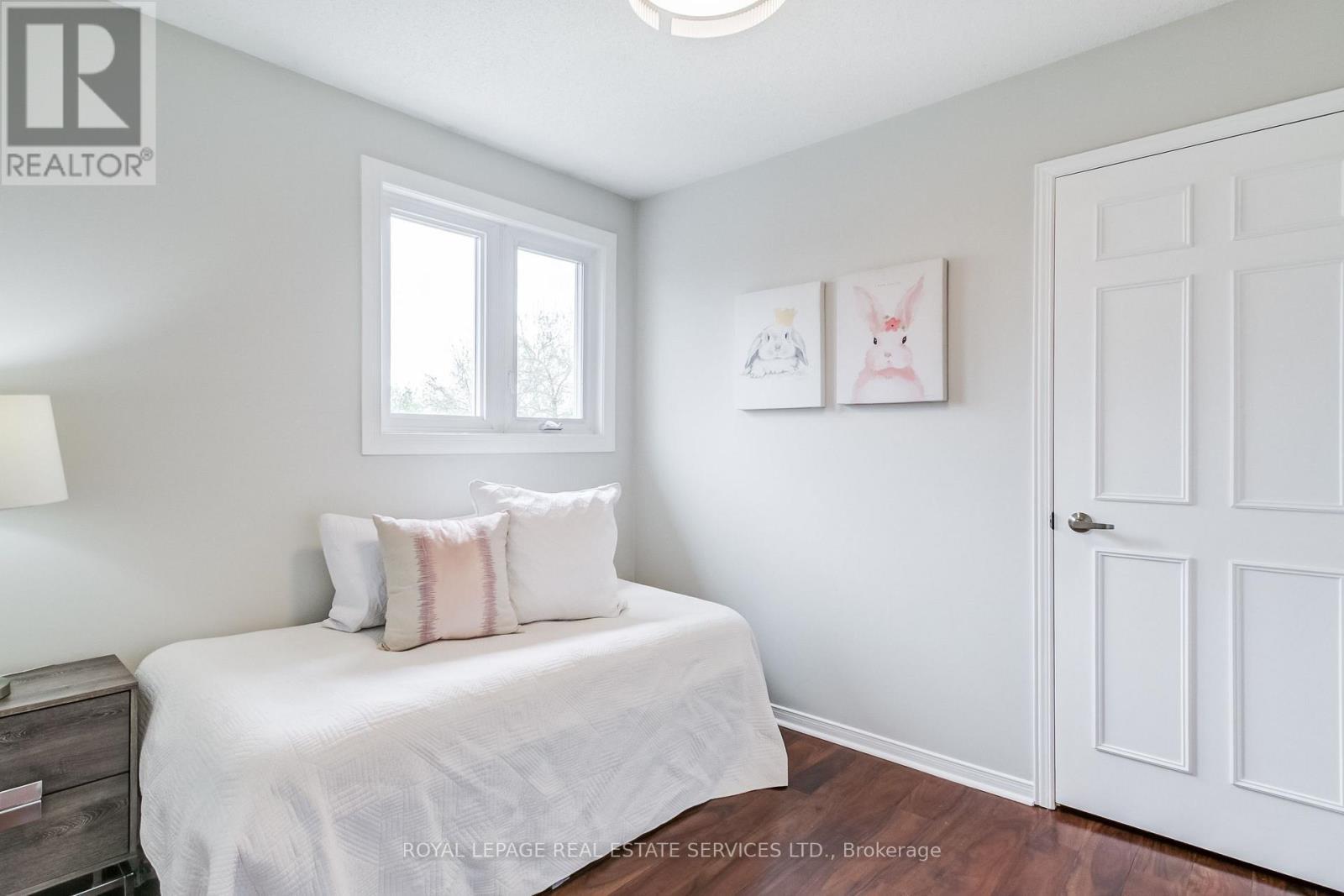 












1434 QUEENSBURY CRESCENT

,
Oakville,




Ontario
L6H4G8

