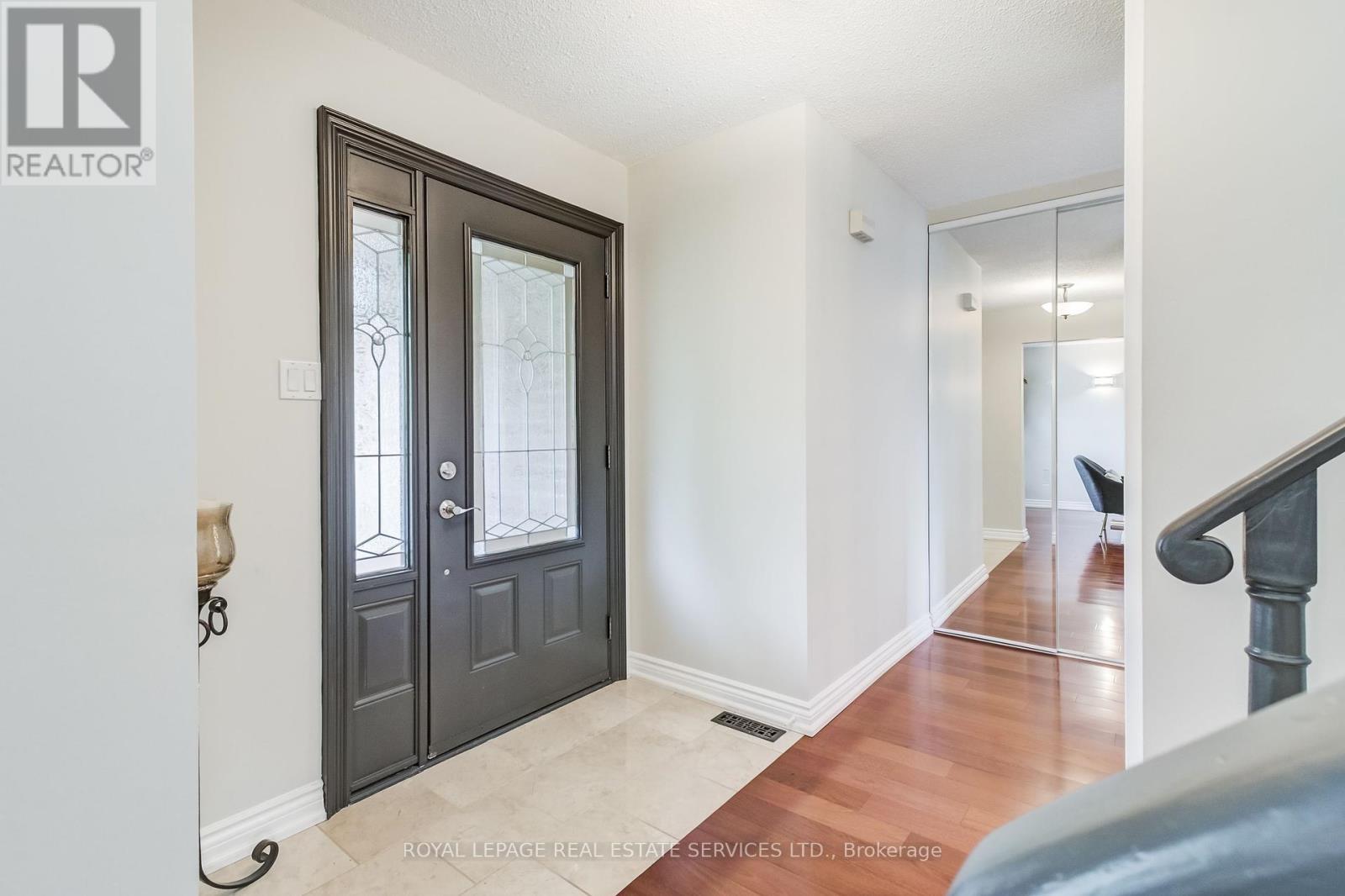 












1434 QUEENSBURY CRESCENT

,
Oakville,




Ontario
L6H4G8

