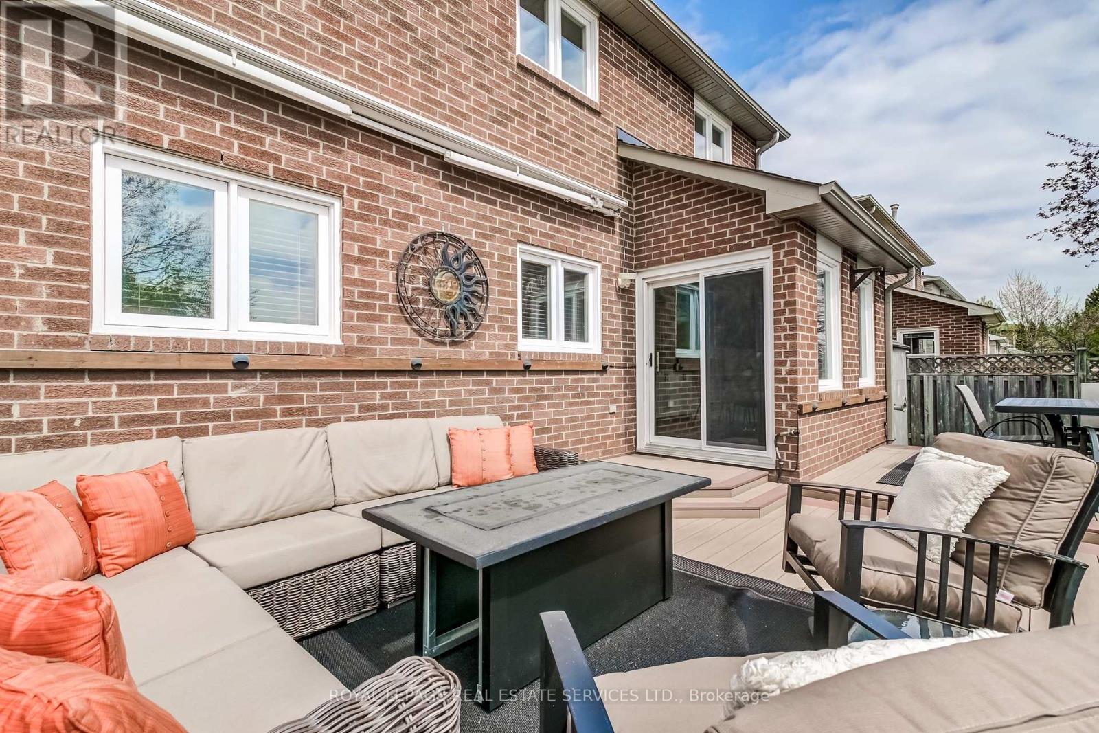 












1434 QUEENSBURY CRESCENT

,
Oakville,




Ontario
L6H4G8

