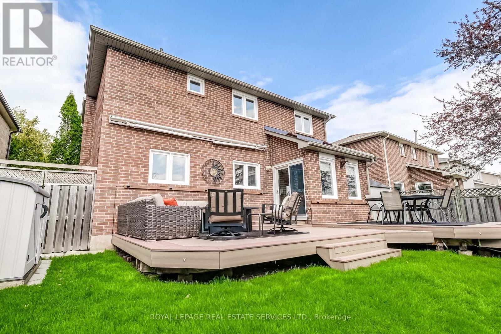 












1434 QUEENSBURY CRESCENT

,
Oakville,




Ontario
L6H4G8

