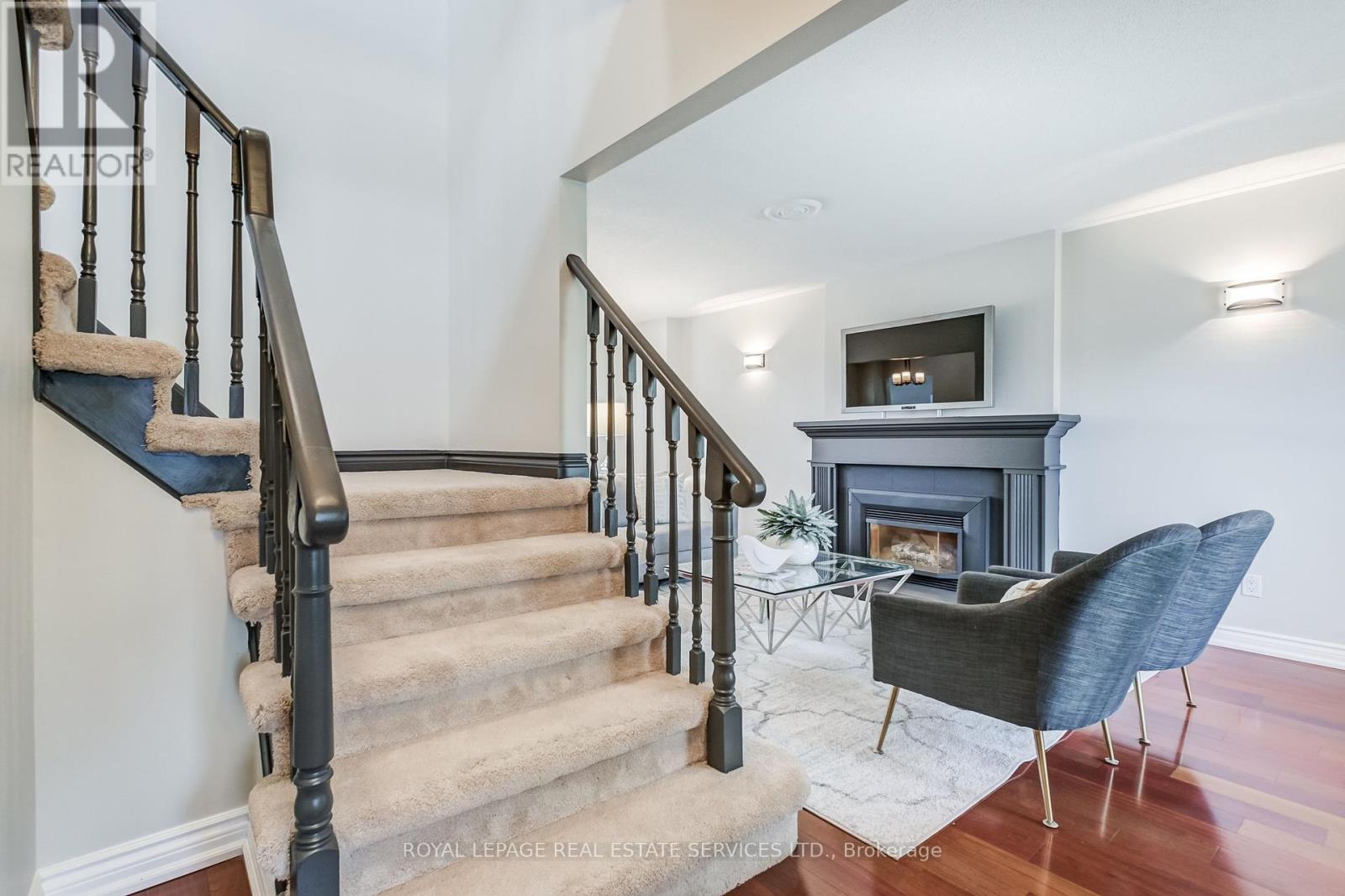 












1434 QUEENSBURY CRESCENT

,
Oakville,




Ontario
L6H4G8

