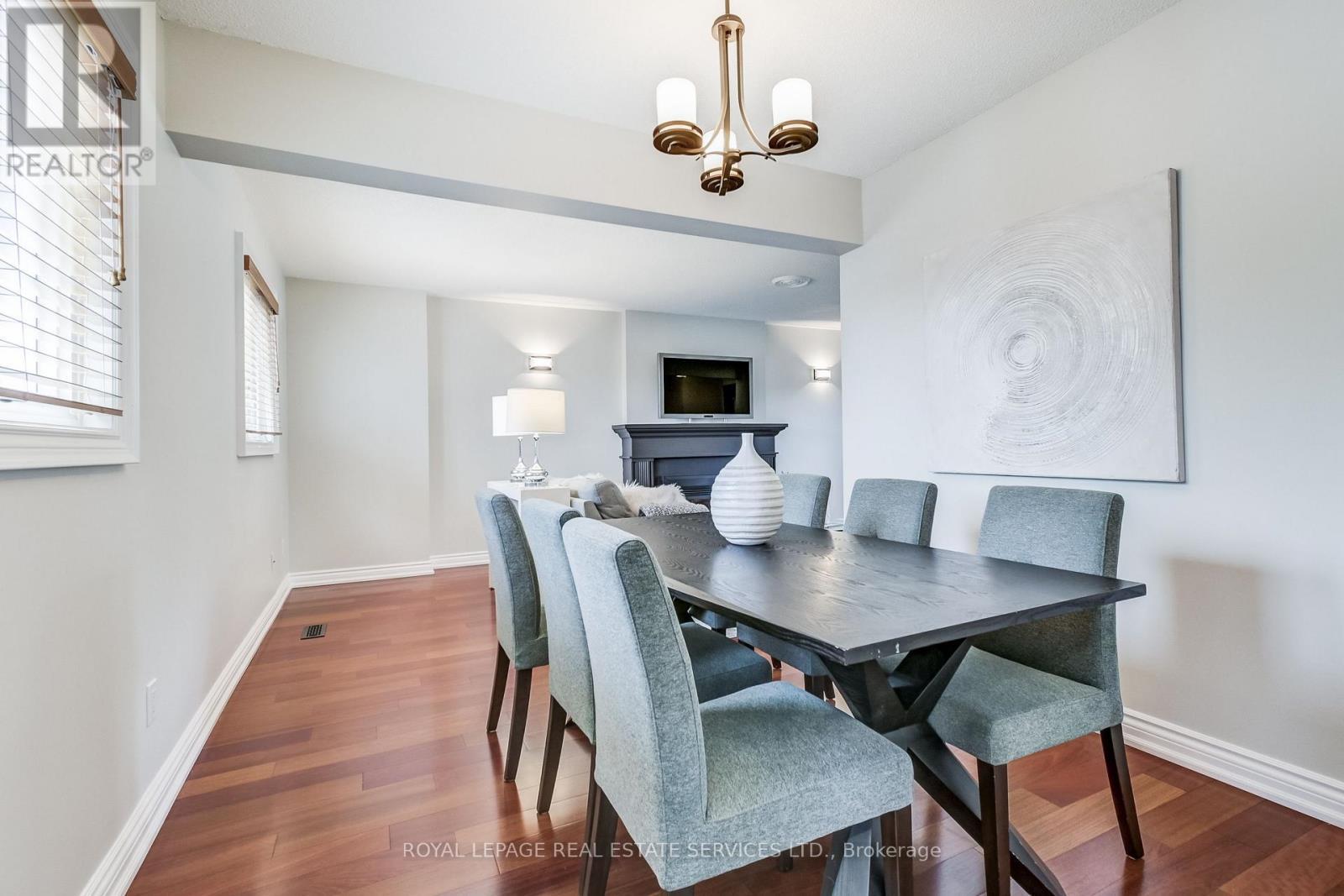 












1434 QUEENSBURY CRESCENT

,
Oakville,




Ontario
L6H4G8

