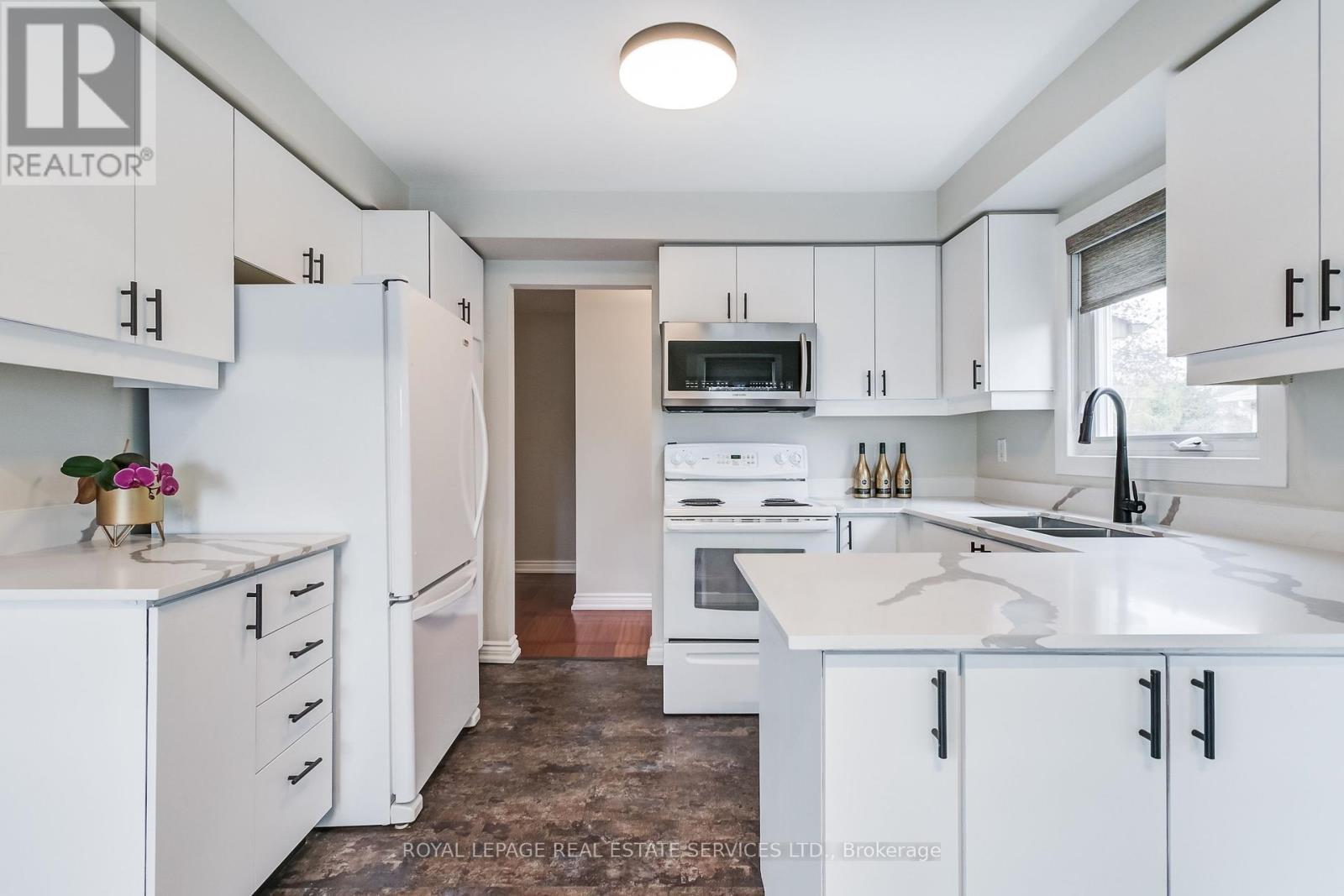 












1434 QUEENSBURY CRESCENT

,
Oakville,




Ontario
L6H4G8

