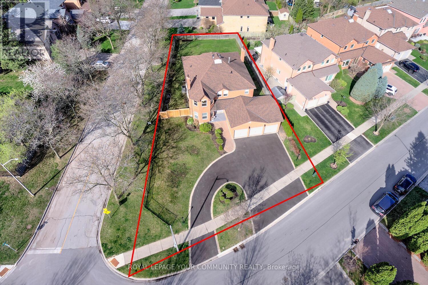 












14 HART STREET

,
Richmond Hill,




Ontario
L4C8X2

