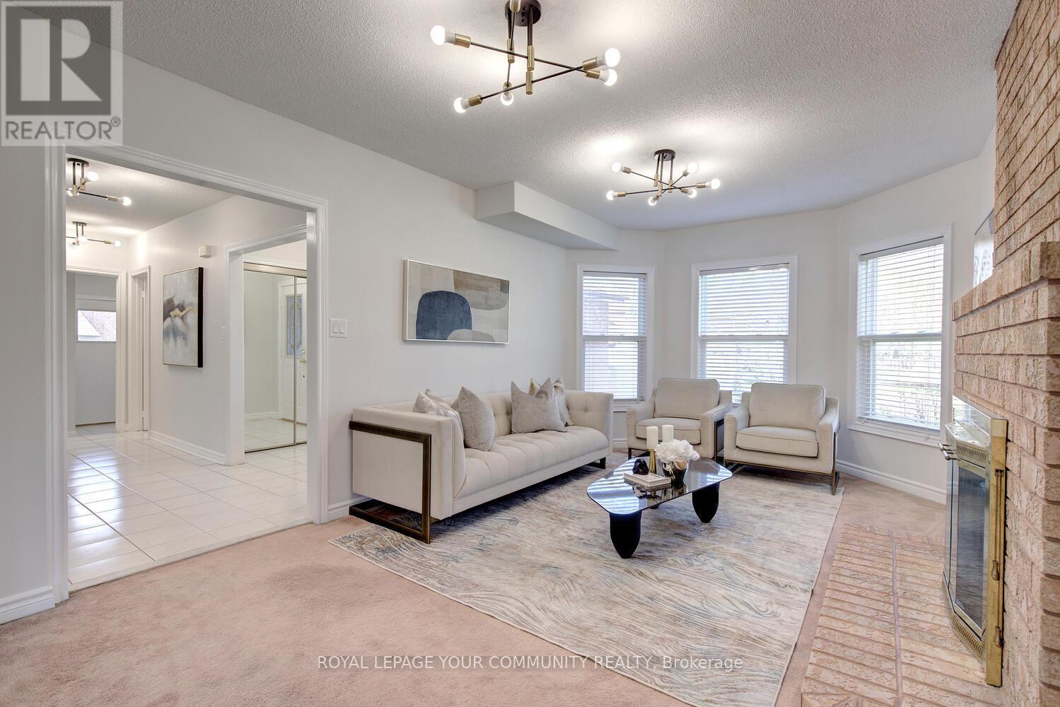












14 HART STREET

,
Richmond Hill,




Ontario
L4C8X2

