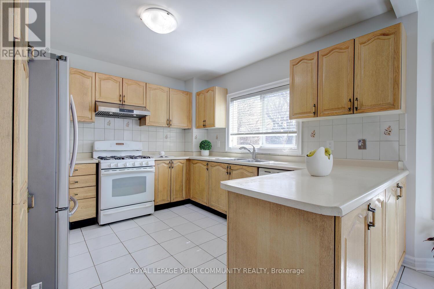 












14 HART STREET

,
Richmond Hill,




Ontario
L4C8X2

