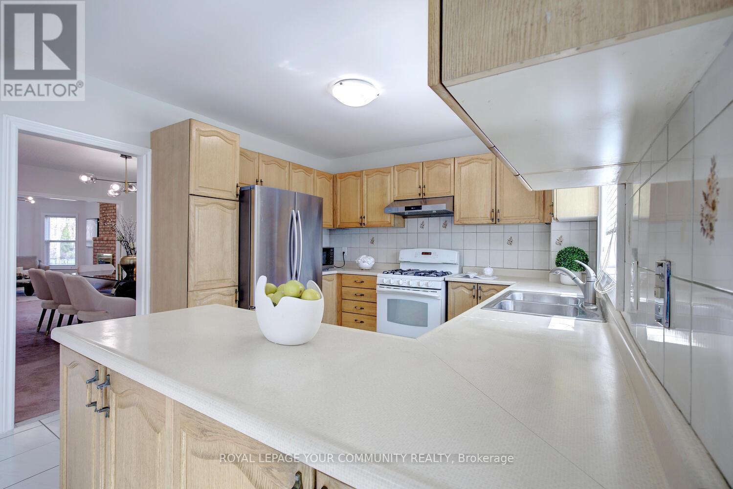 












14 HART STREET

,
Richmond Hill,




Ontario
L4C8X2

