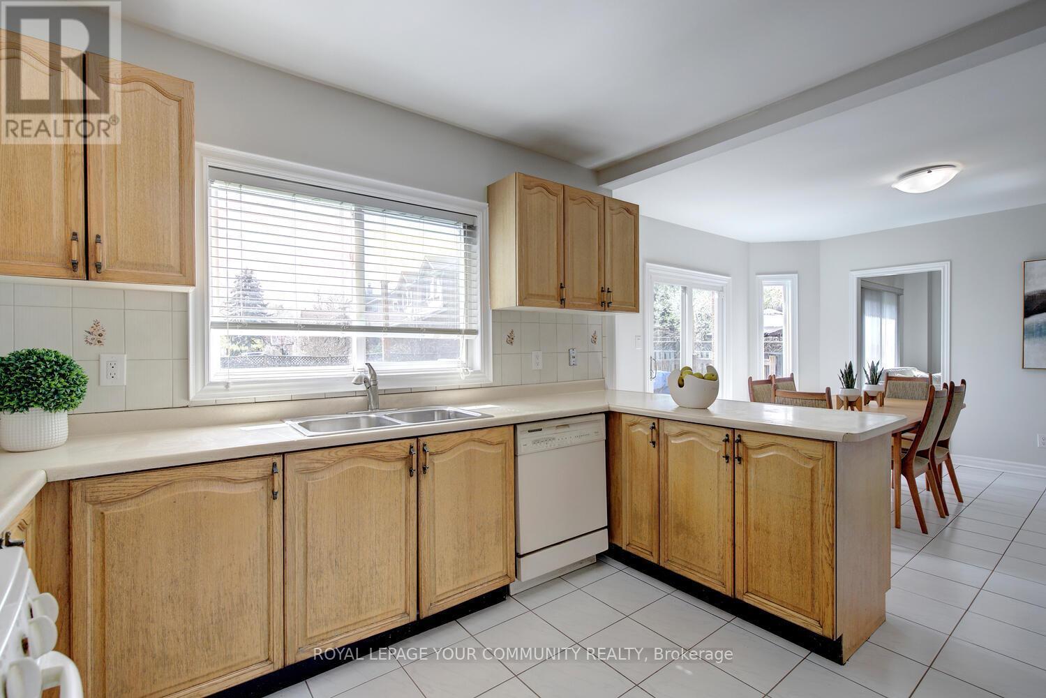 












14 HART STREET

,
Richmond Hill,




Ontario
L4C8X2

