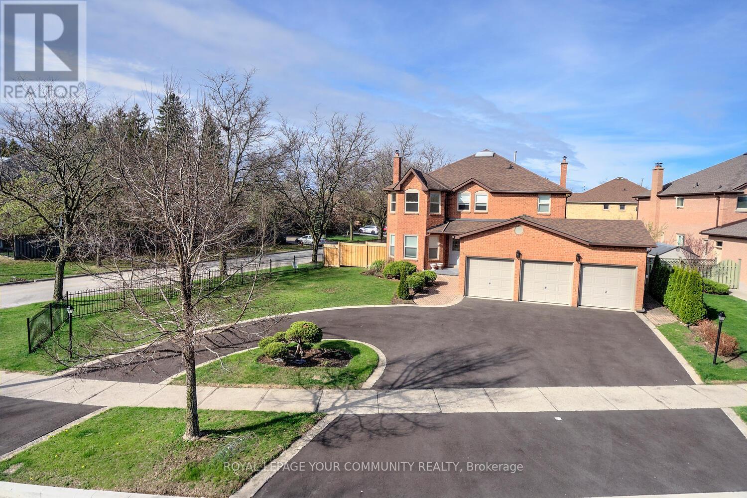 












14 HART STREET

,
Richmond Hill,




Ontario
L4C8X2

