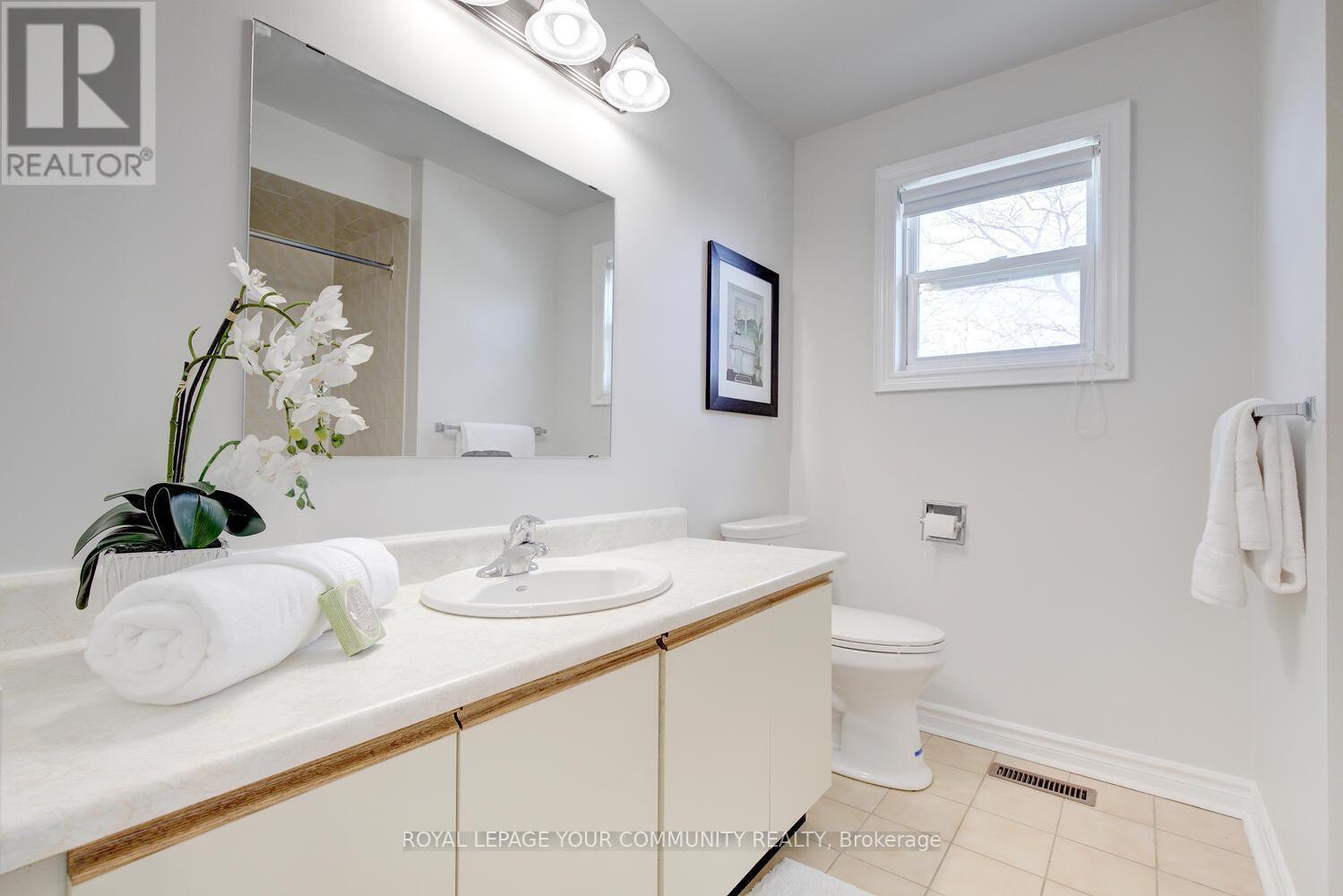 












14 HART STREET

,
Richmond Hill,




Ontario
L4C8X2

