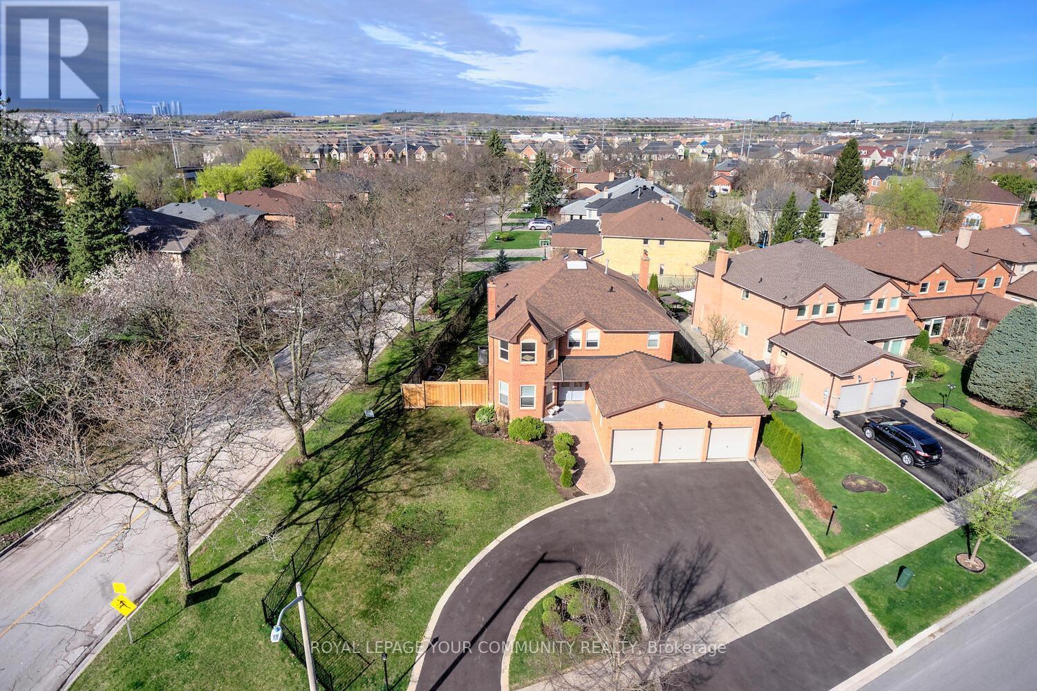 












14 HART STREET

,
Richmond Hill,




Ontario
L4C8X2

