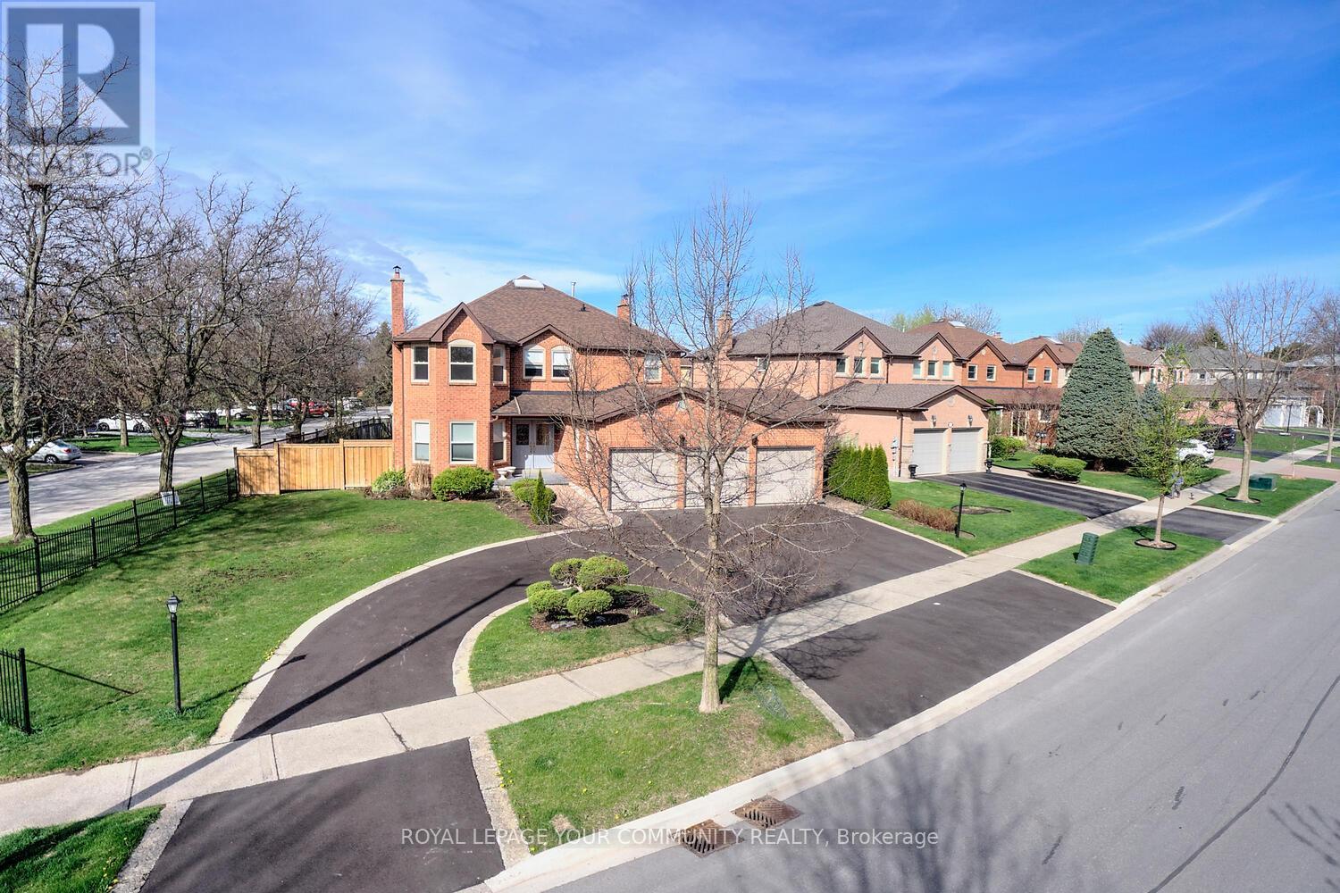 












14 HART STREET

,
Richmond Hill,




Ontario
L4C8X2

