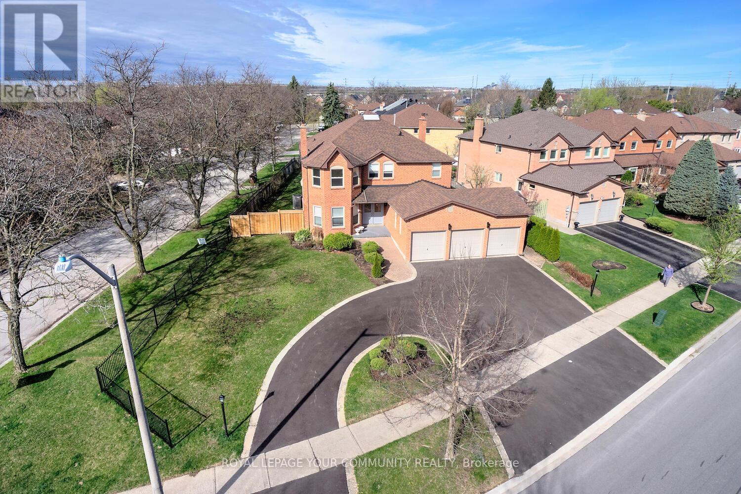 












14 HART STREET

,
Richmond Hill,




Ontario
L4C8X2

