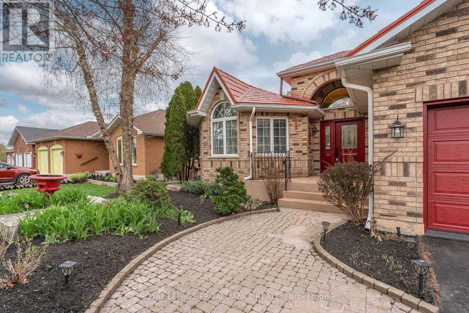 












71 OAK RIDGE BOULEVARD

,
Belleville (Belleville Ward),




Ontario
K8N5W3

