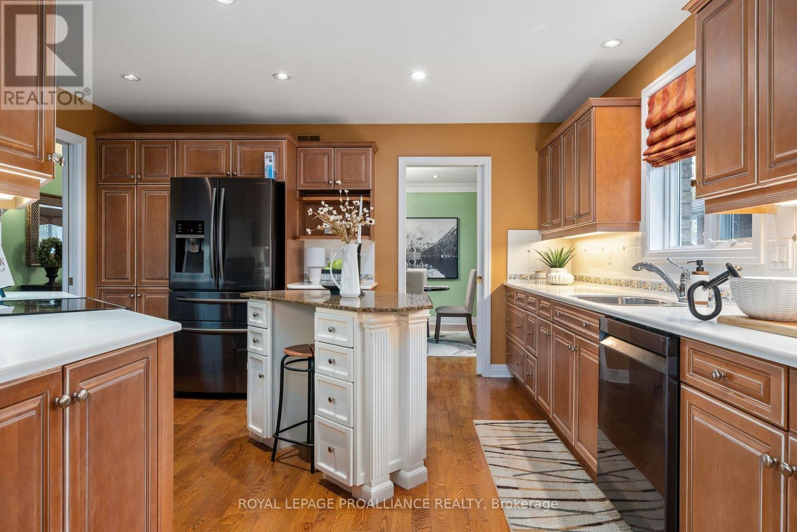 












71 OAK RIDGE BOULEVARD

,
Belleville (Belleville Ward),




Ontario
K8N5W3

