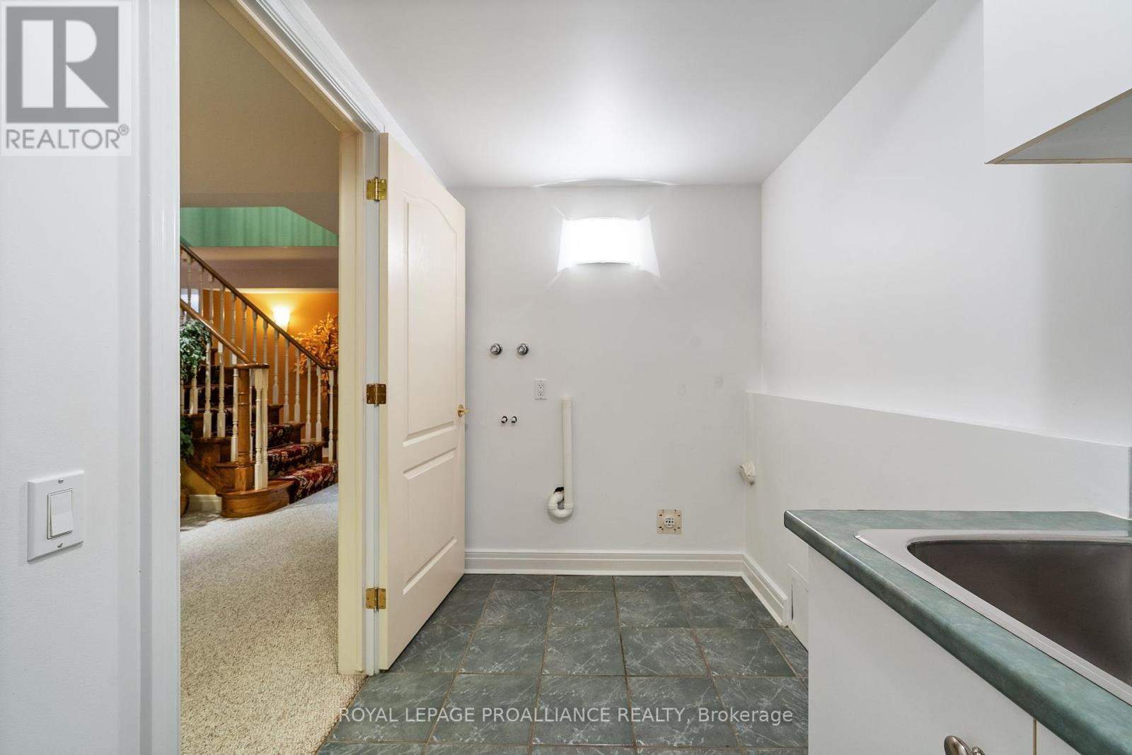 












71 OAK RIDGE BOULEVARD

,
Belleville (Belleville Ward),




Ontario
K8N5W3

