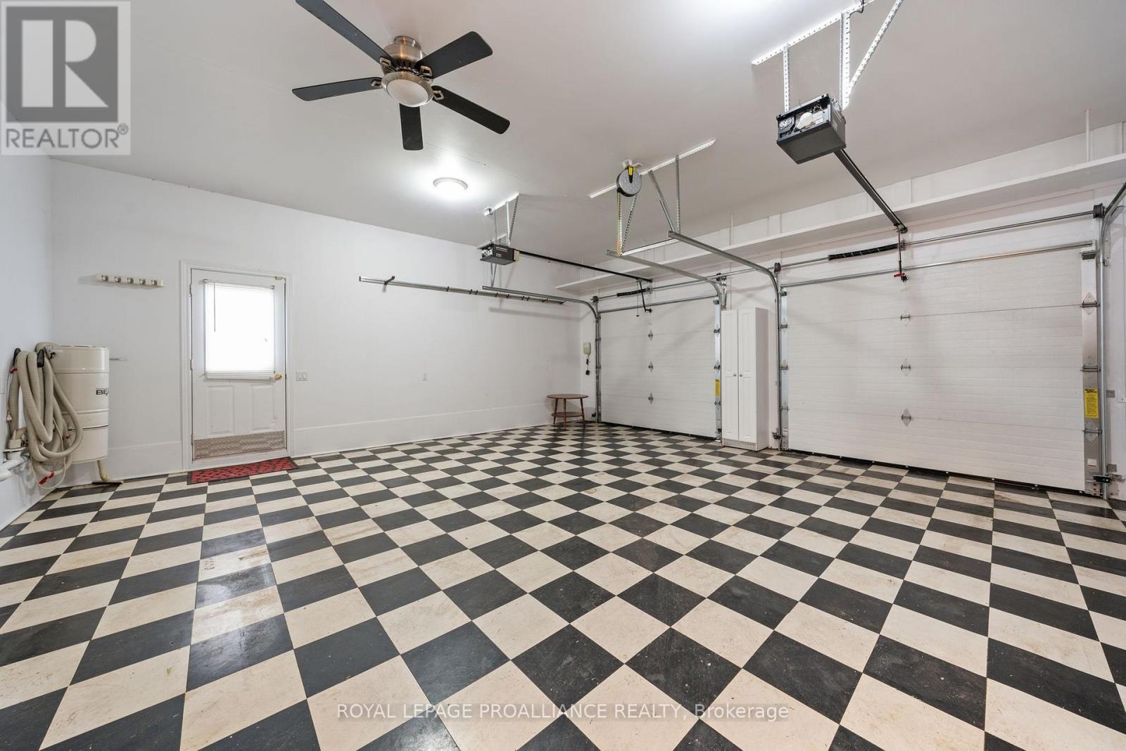 












71 OAK RIDGE BOULEVARD

,
Belleville (Belleville Ward),




Ontario
K8N5W3


