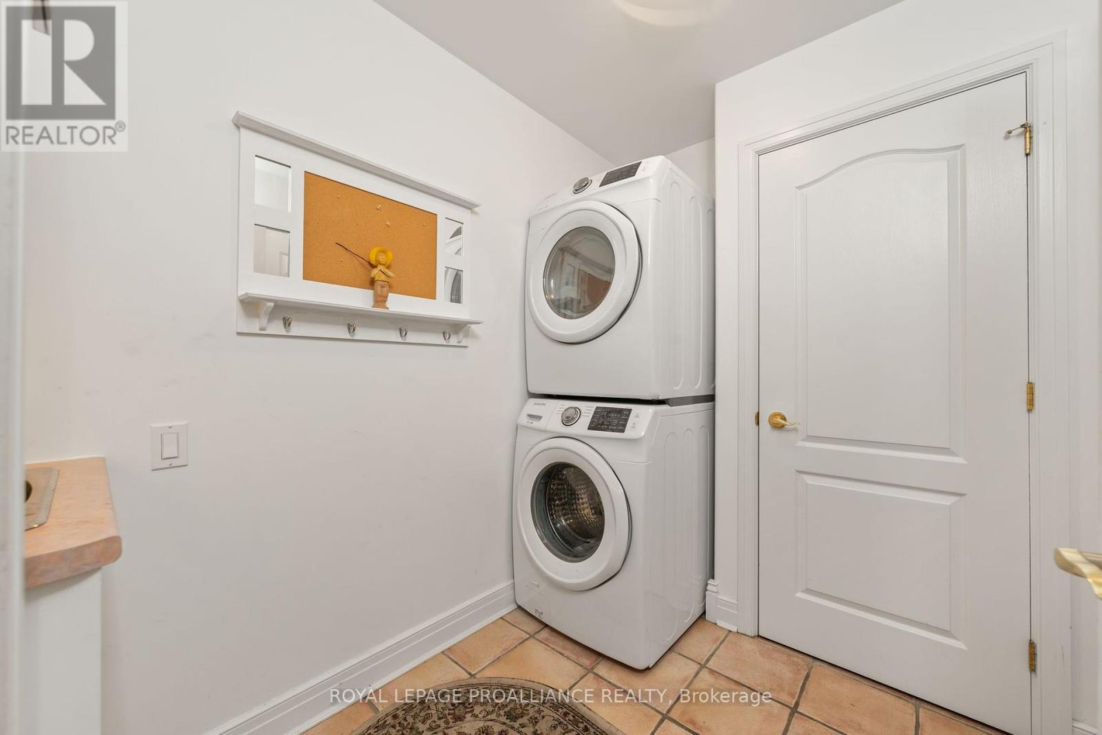 












71 OAK RIDGE BOULEVARD

,
Belleville (Belleville Ward),




Ontario
K8N5W3

