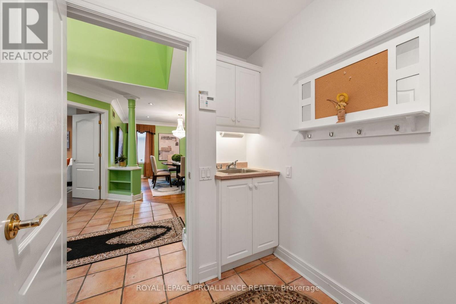 












71 OAK RIDGE BOULEVARD

,
Belleville (Belleville Ward),




Ontario
K8N5W3

