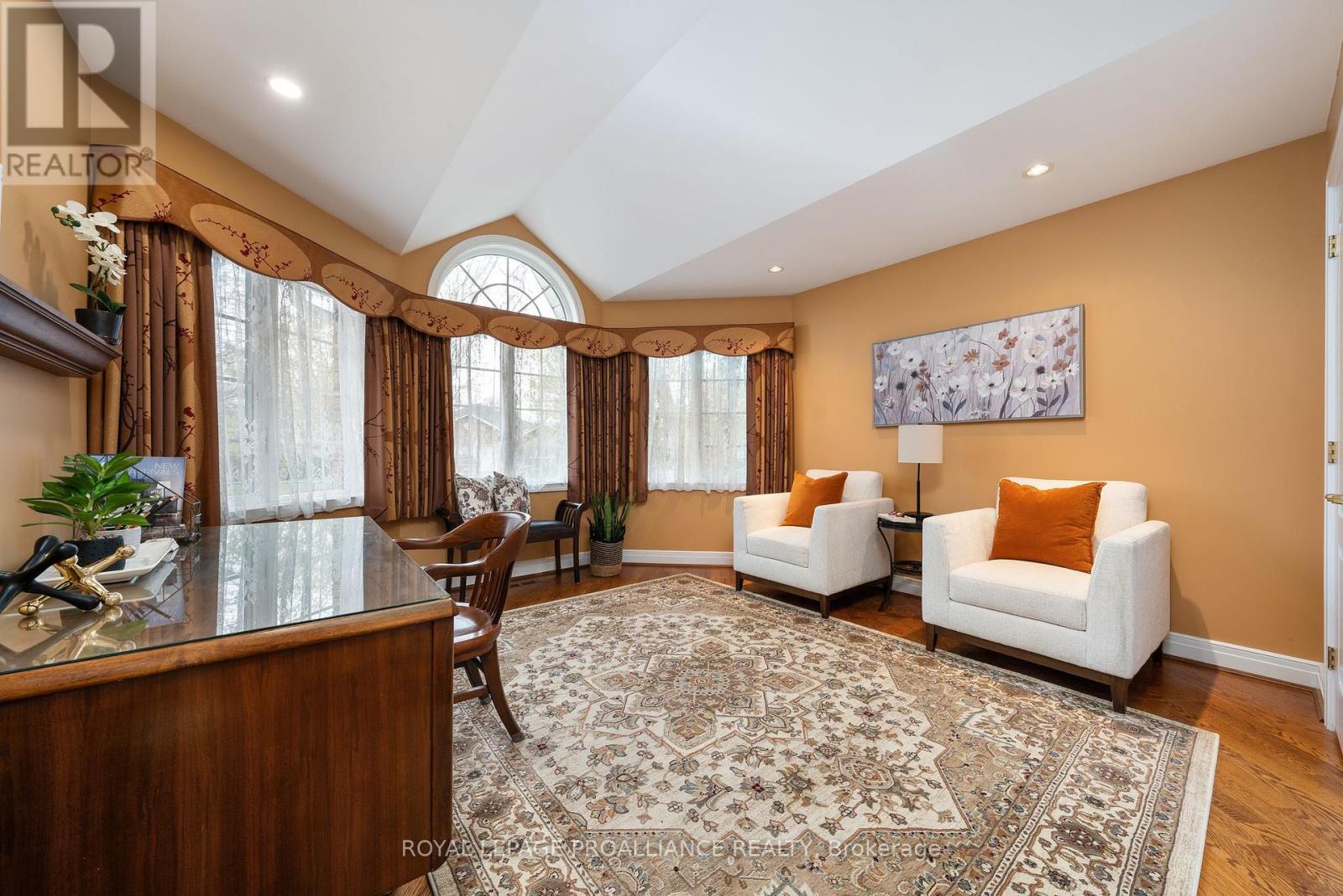 












71 OAK RIDGE BOULEVARD

,
Belleville (Belleville Ward),




Ontario
K8N5W3

