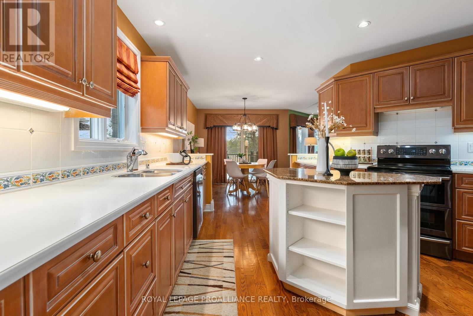 












71 OAK RIDGE BOULEVARD

,
Belleville (Belleville Ward),




Ontario
K8N5W3

