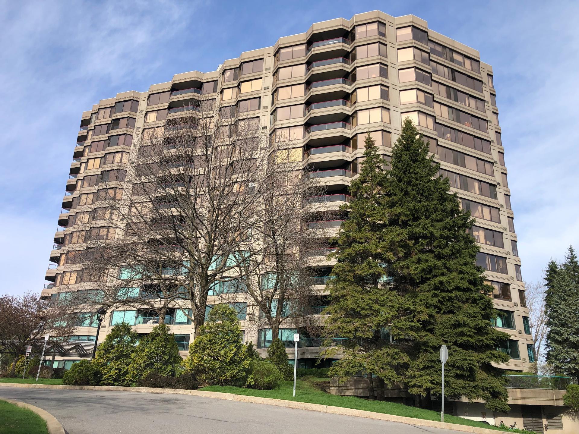 









1200


Ch. du Golf

, 206,
Montréal (Verdun/Île-des-Soeurs),




QC
H3E1P5

