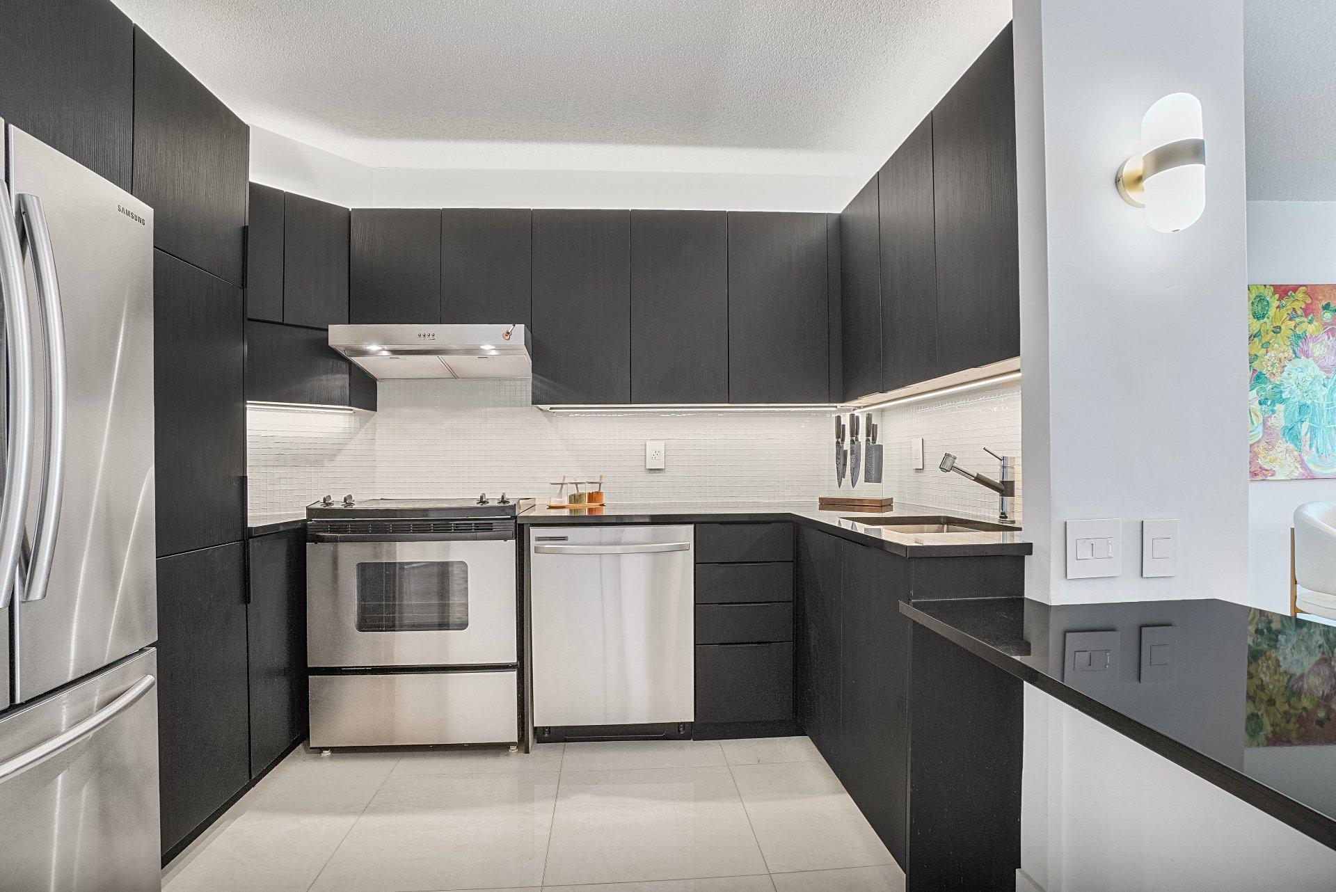 









1200


Ch. du Golf

, 206,
Montréal (Verdun/Île-des-Soeurs),




QC
H3E1P5

