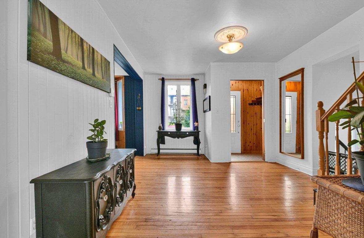 









46


12e Avenue

,
Deux-Montagnes,




QC
J7R3S1

