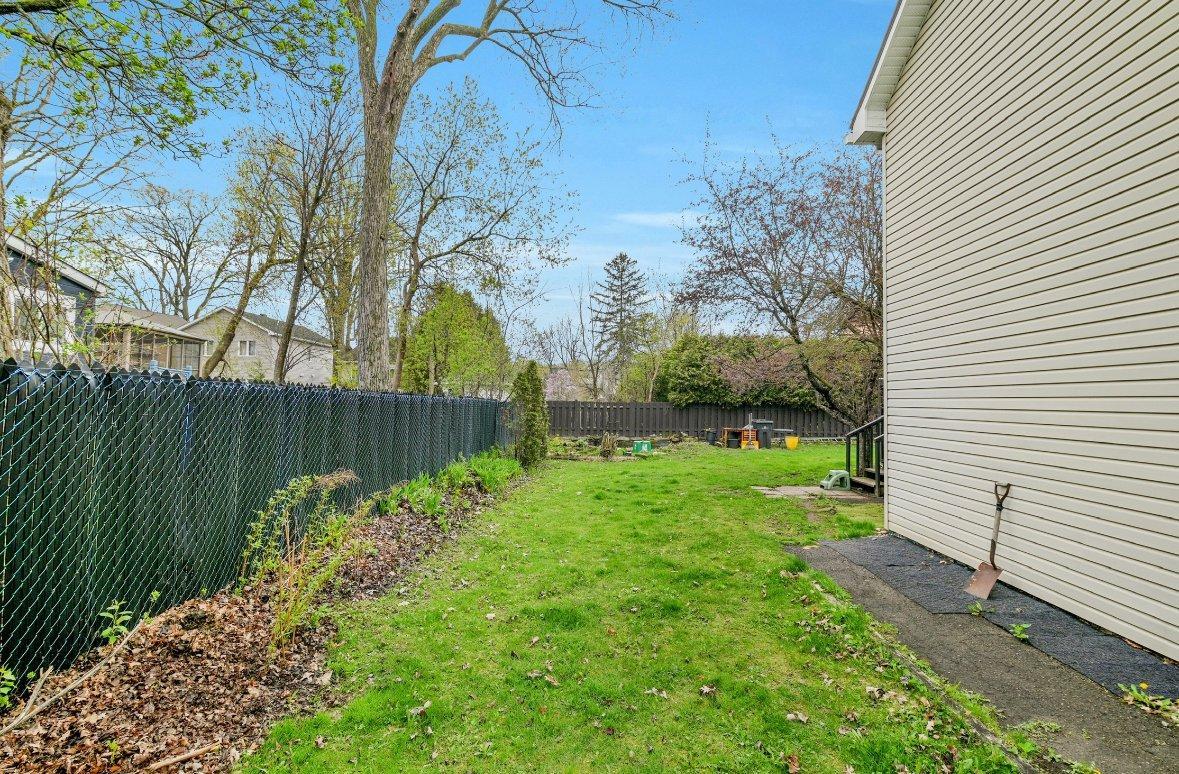









46


12e Avenue

,
Deux-Montagnes,




QC
J7R3S1

