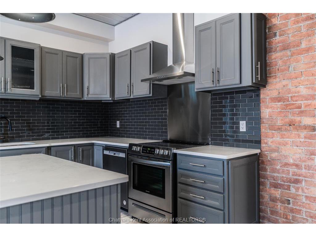 









210


King

Street West, 2A,
Chatham,




ON
N7M 1E5

