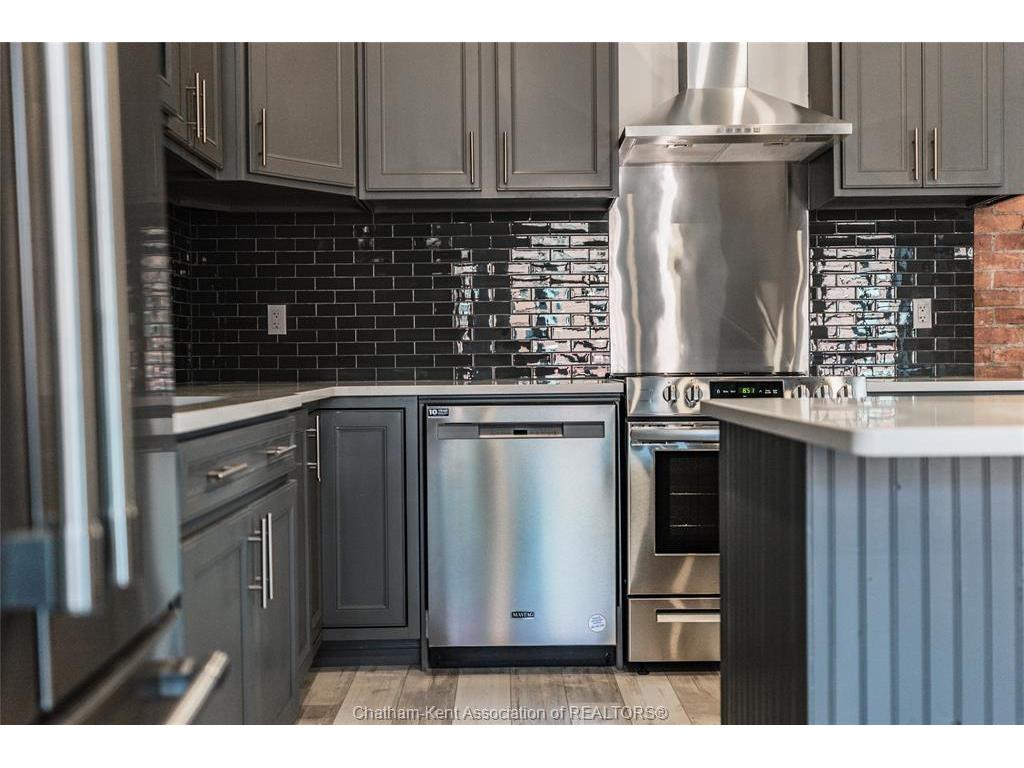 









210


King

Street West, 2A,
Chatham,




ON
N7M 1E5

