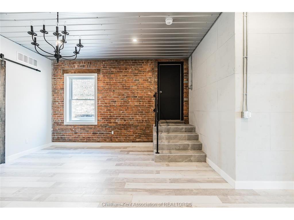 









210


King

Street West, 2A,
Chatham,




ON
N7M 1E5

