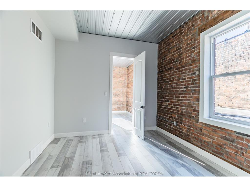 









210


King

Street West, 2A,
Chatham,




ON
N7M 1E5

