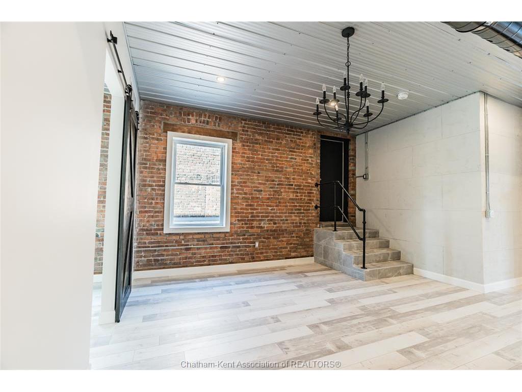 









210


King

Street West, 2A,
Chatham,




ON
N7M 1E5

