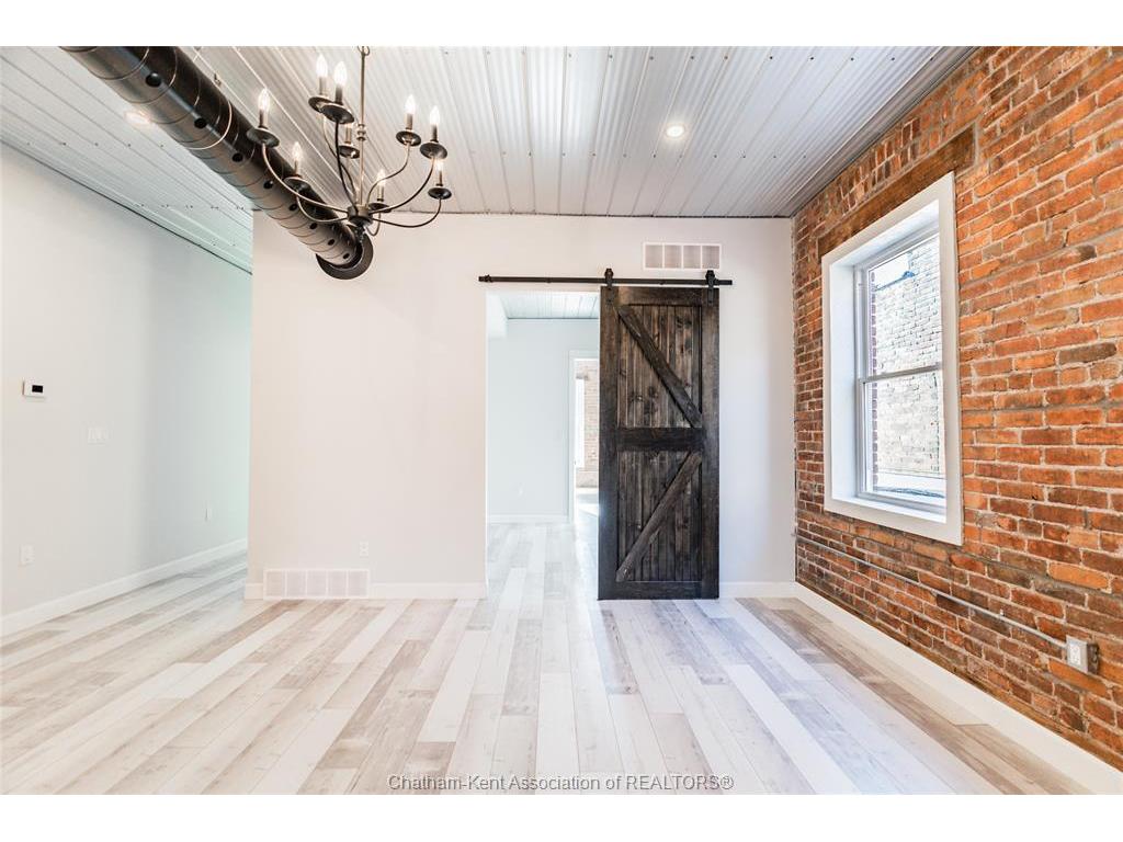 









210


King

Street West, 2A,
Chatham,




ON
N7M 1E5

