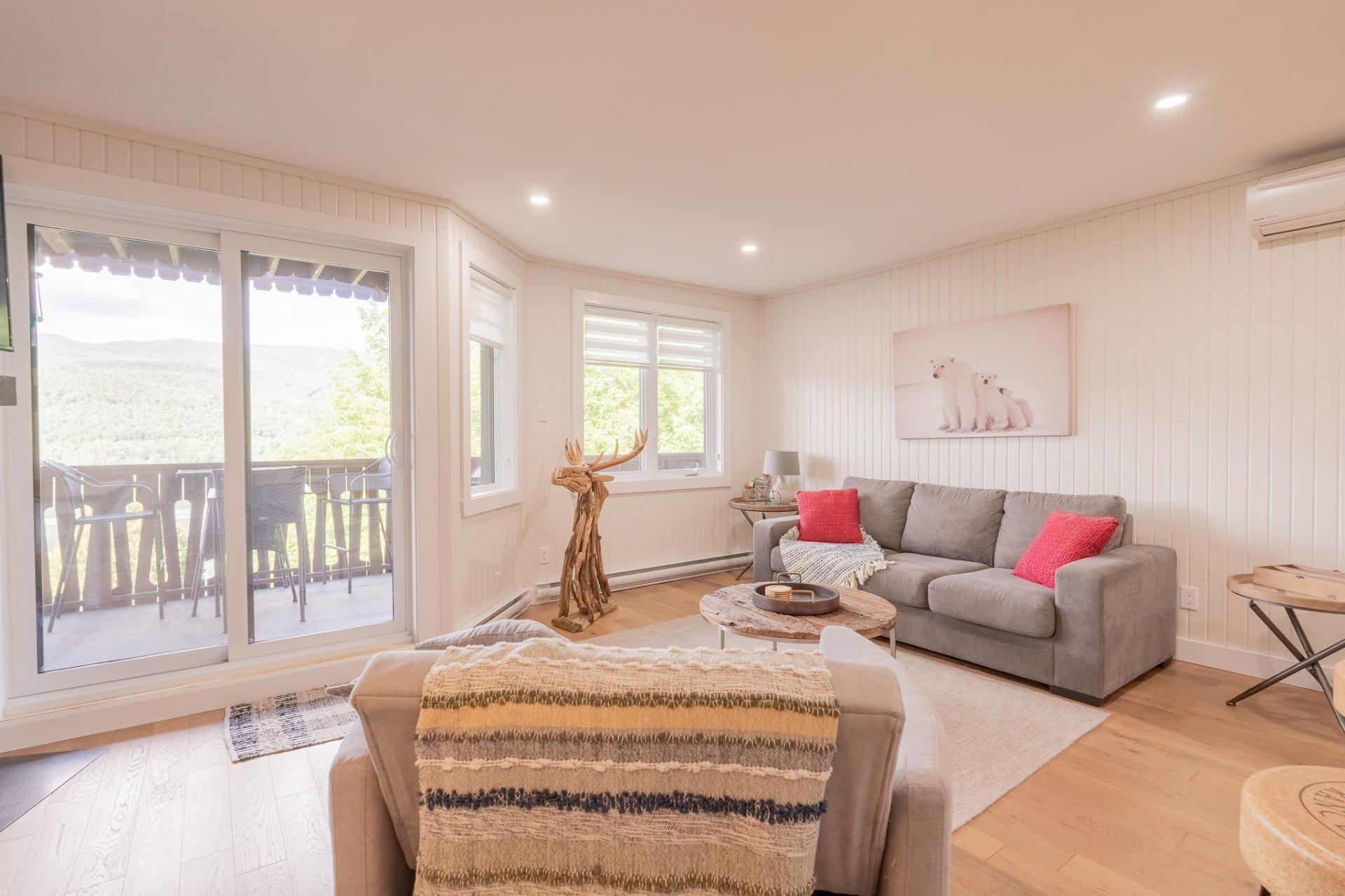 









211


Ch. de Lac-Tremblant-Nord

, 482,
Mont-Tremblant,




QC
J8B1B4

