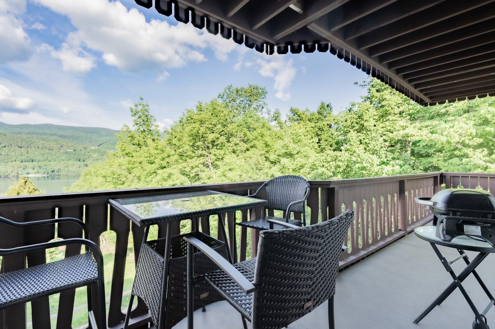 









211


Ch. de Lac-Tremblant-Nord

, 482,
Mont-Tremblant,




QC
J8B1B4

