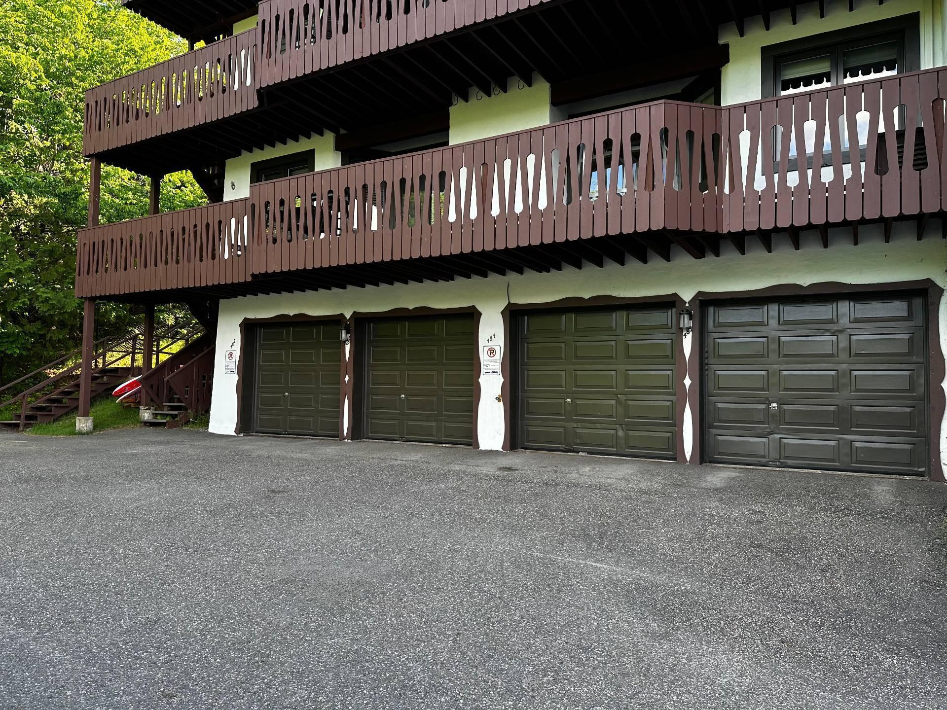









211


Ch. de Lac-Tremblant-Nord

, 482,
Mont-Tremblant,




QC
J8B1B4

