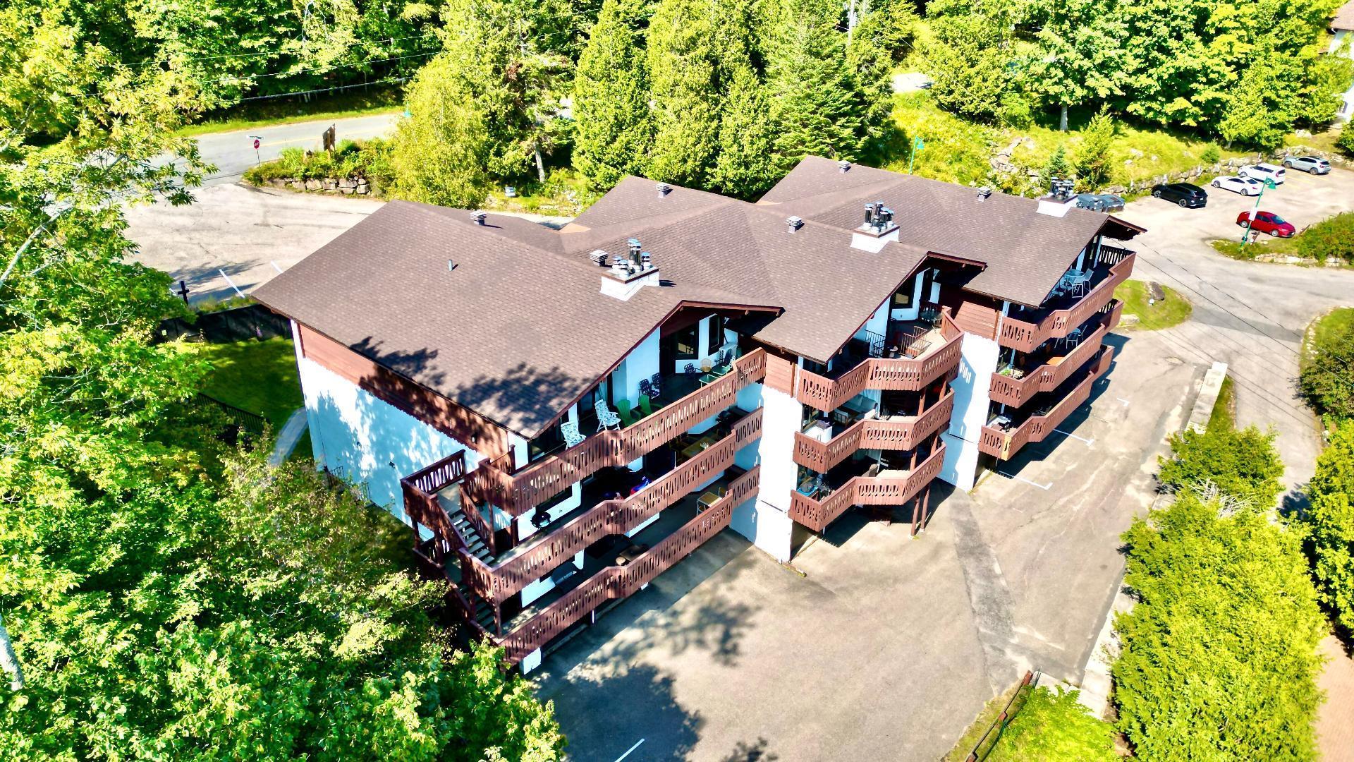 









211


Ch. de Lac-Tremblant-Nord

, 482,
Mont-Tremblant,




QC
J8B1B4

