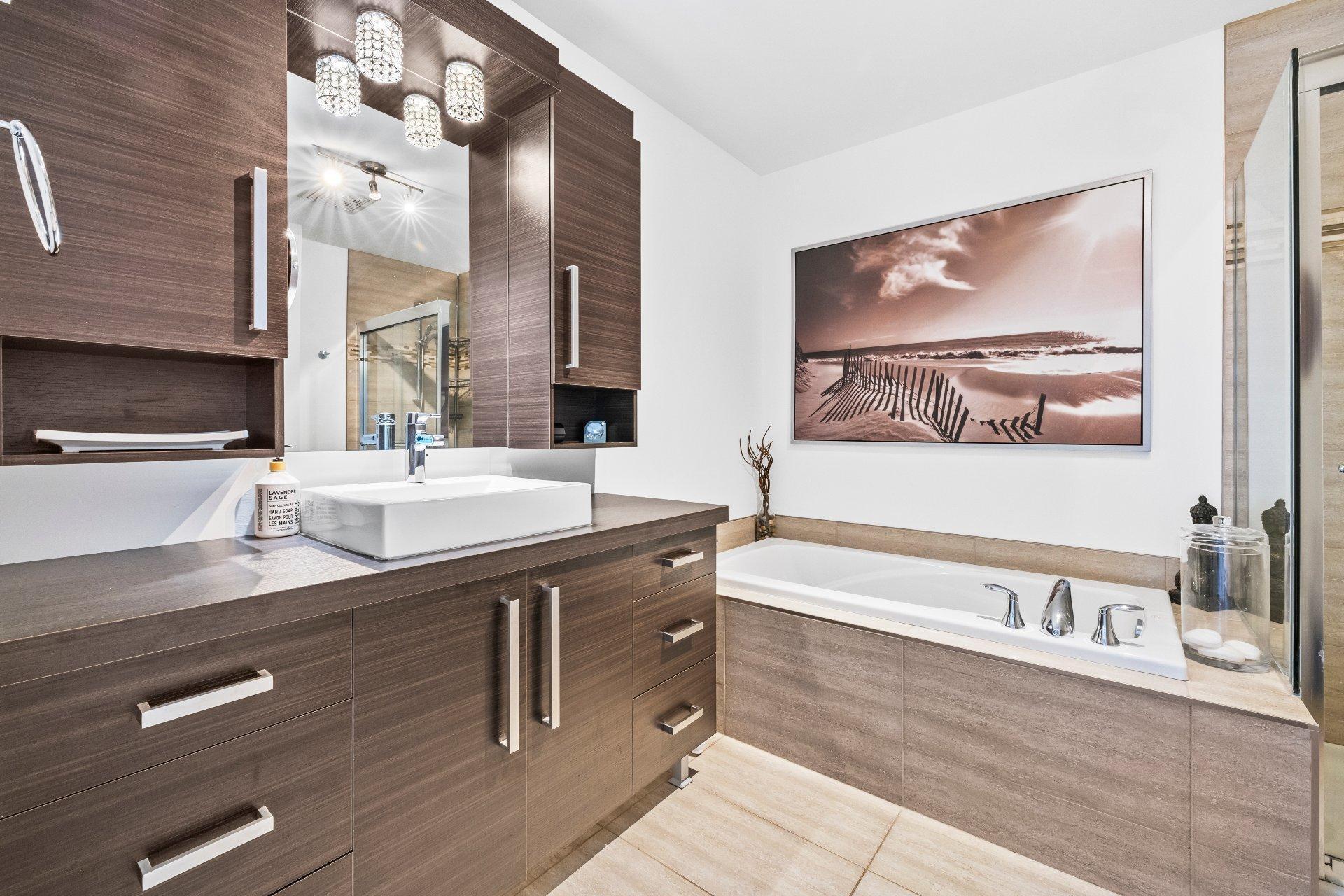 









3801


Rue Fernand-Flipot

, 102,
Longueuil (Saint-Hubert),




QC
J3Y0M6

