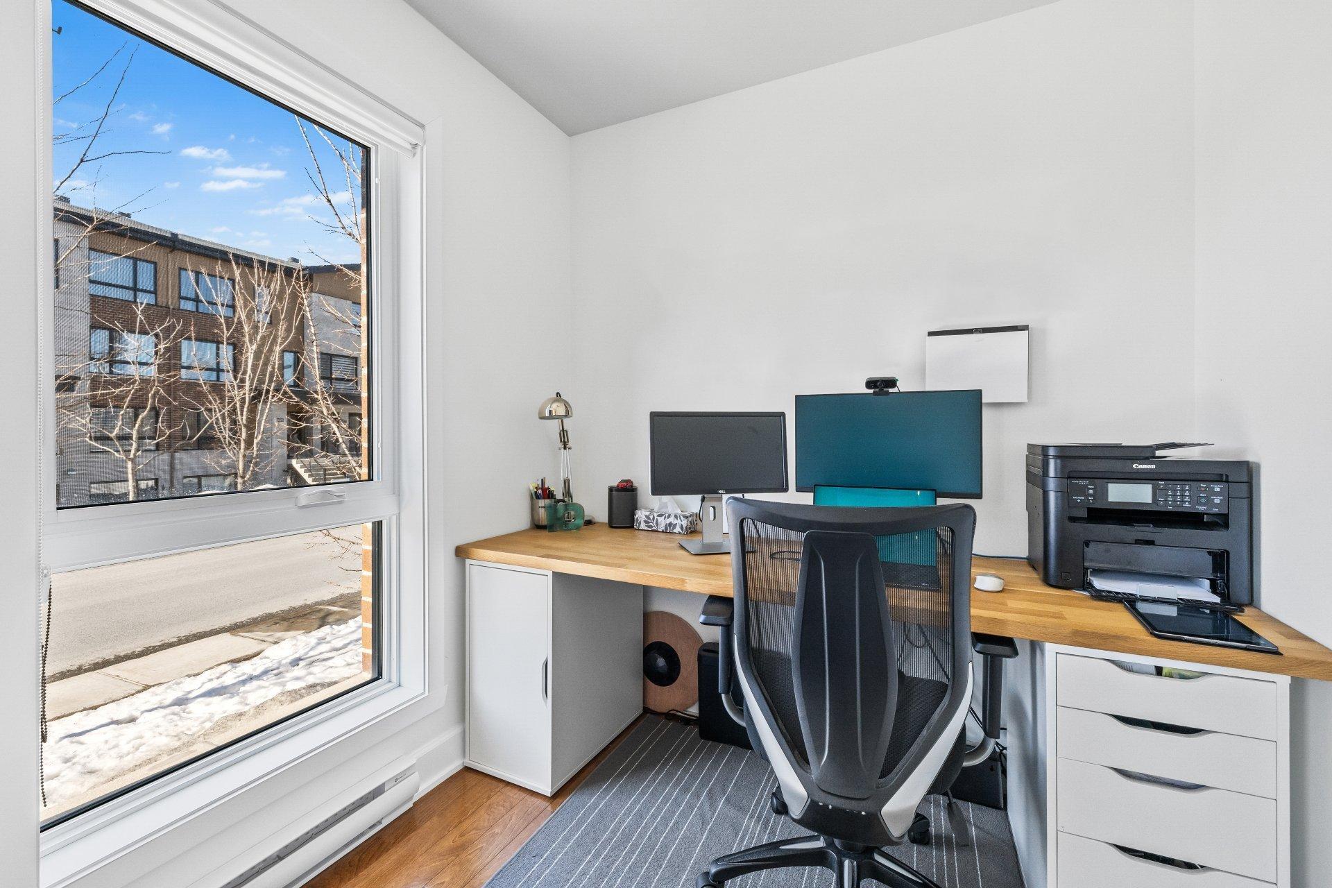 









3801


Rue Fernand-Flipot

, 102,
Longueuil (Saint-Hubert),




QC
J3Y0M6

