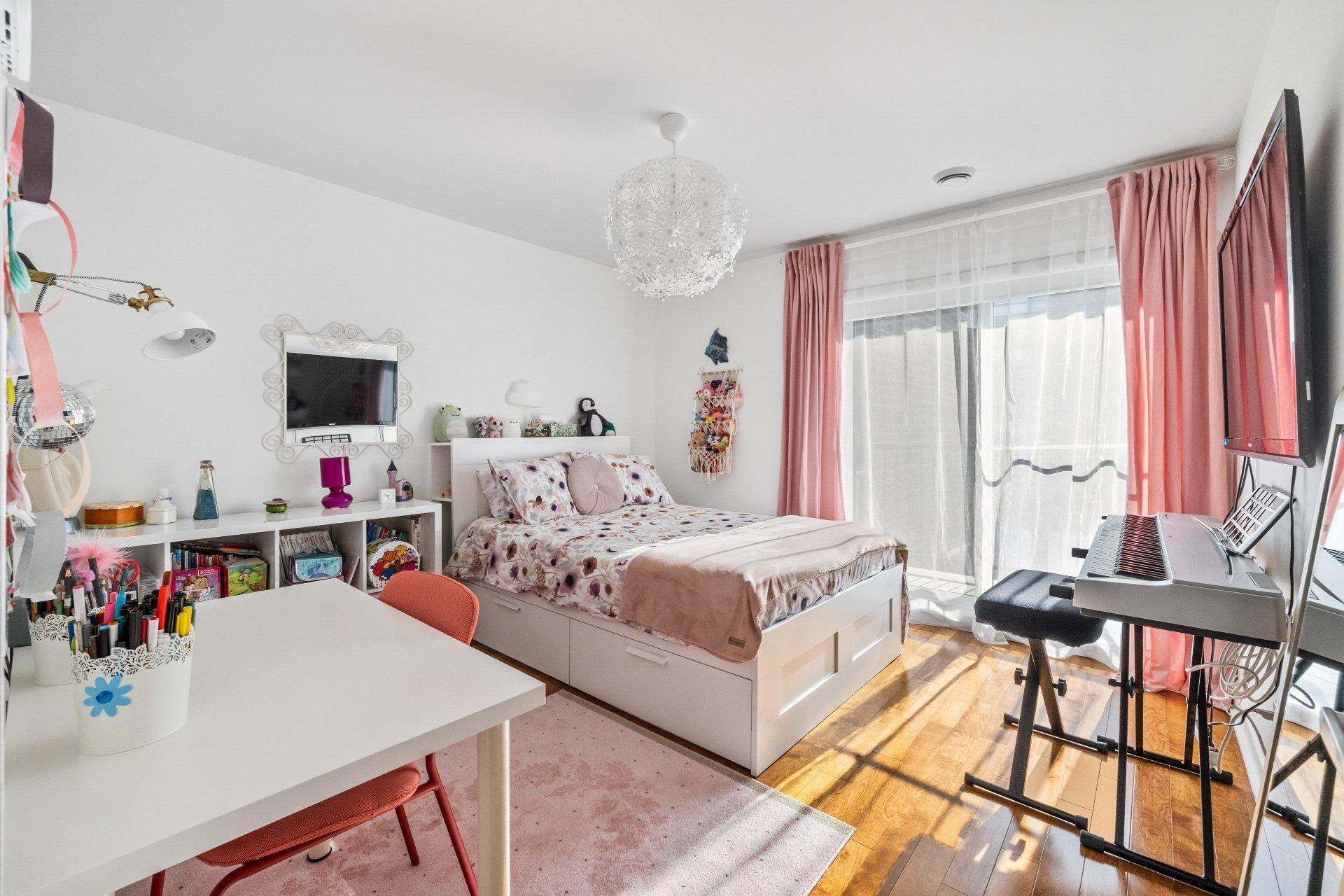 









3801


Rue Fernand-Flipot

, 102,
Longueuil (Saint-Hubert),




QC
J3Y0M6

